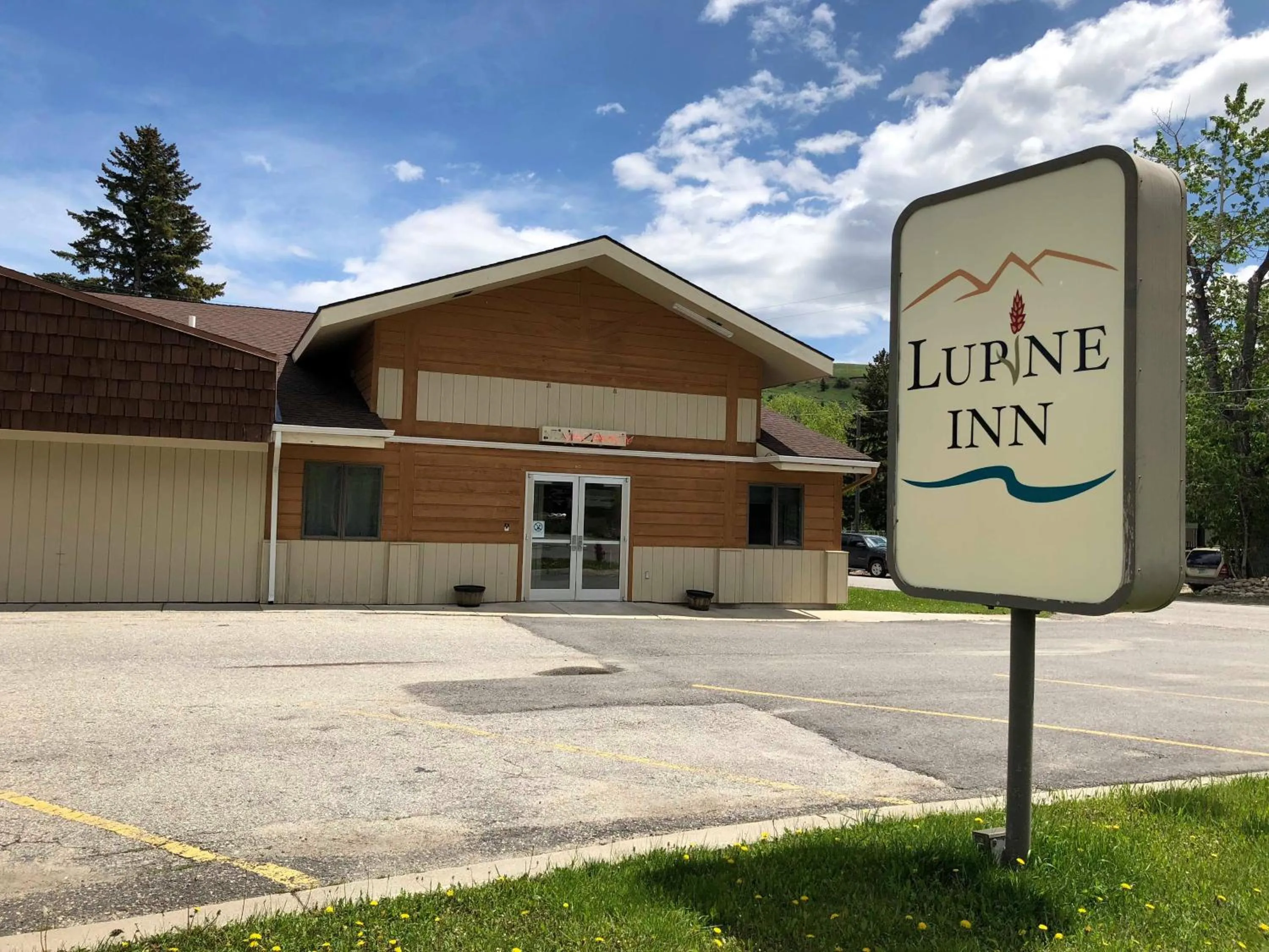 Property building in Lupine Inn