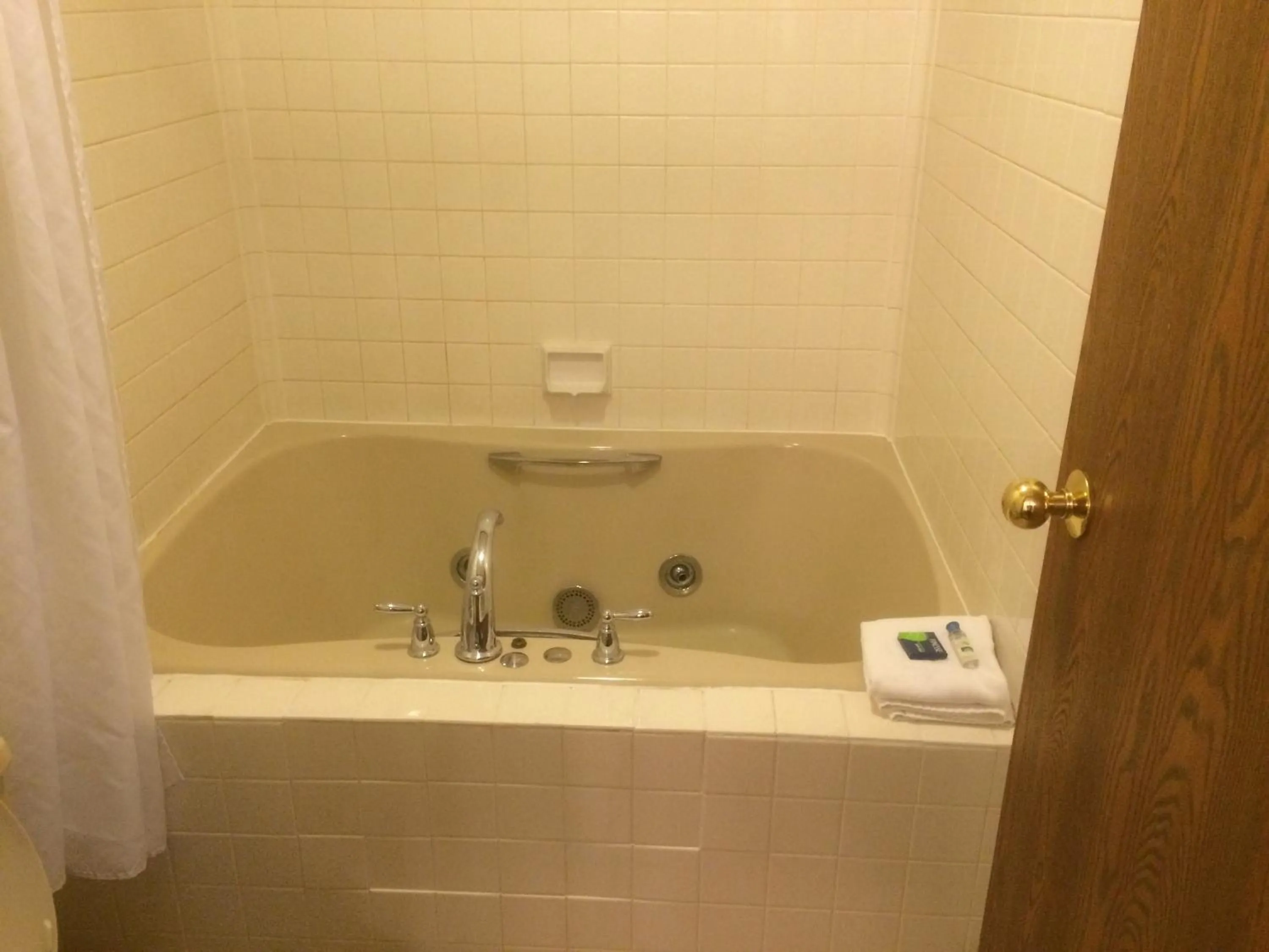 Hot Tub in Lupine Inn