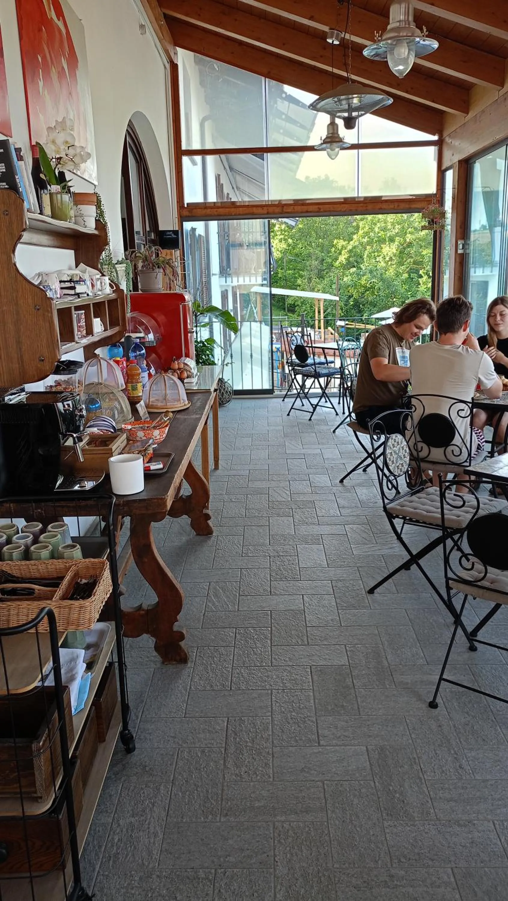 Breakfast in Villa Belvedere Langhe