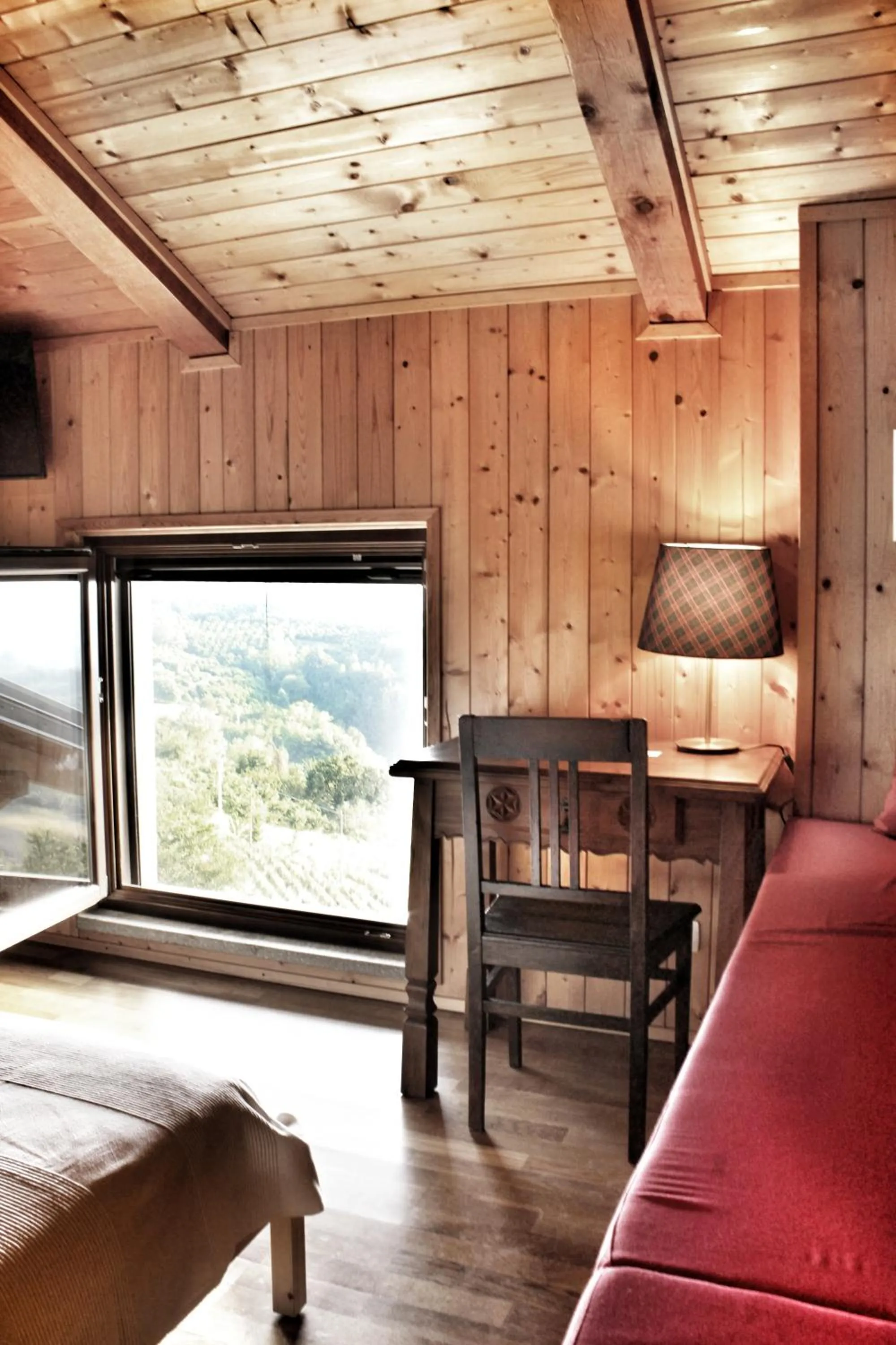 Bed in Villa Belvedere Langhe