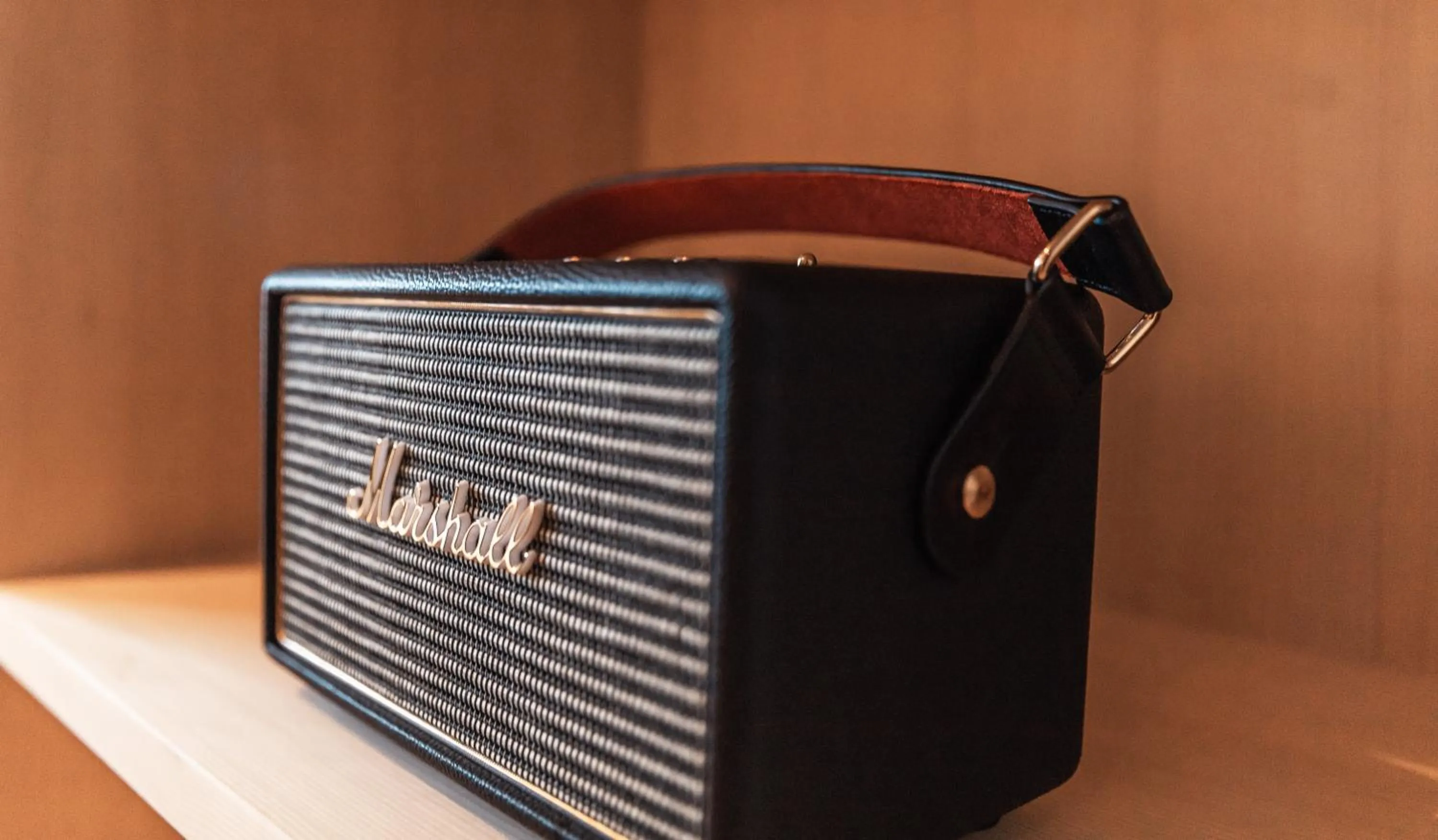 Burgi's - Adults only