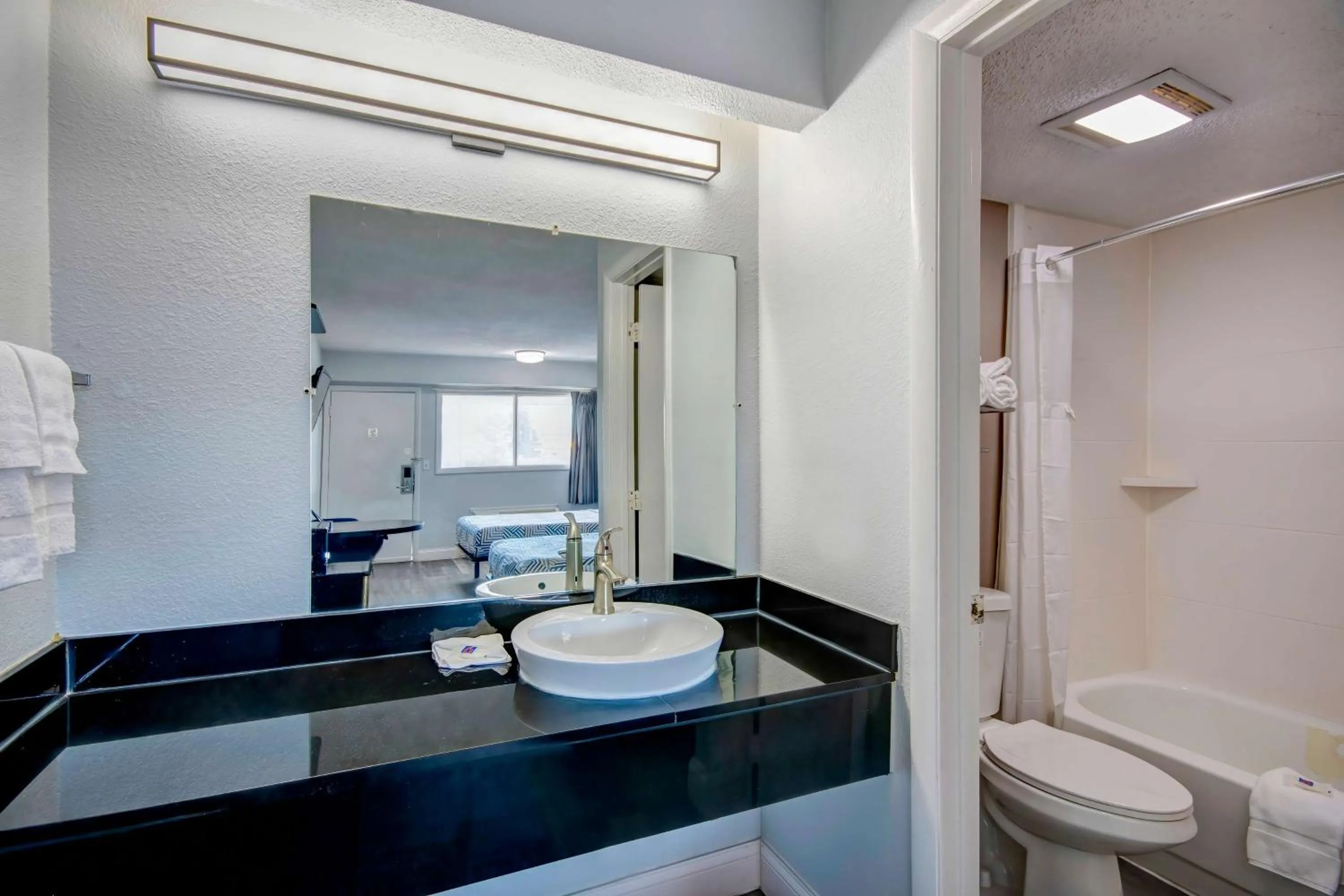 Bathroom in Motel 6 Columbus OH - OSU North