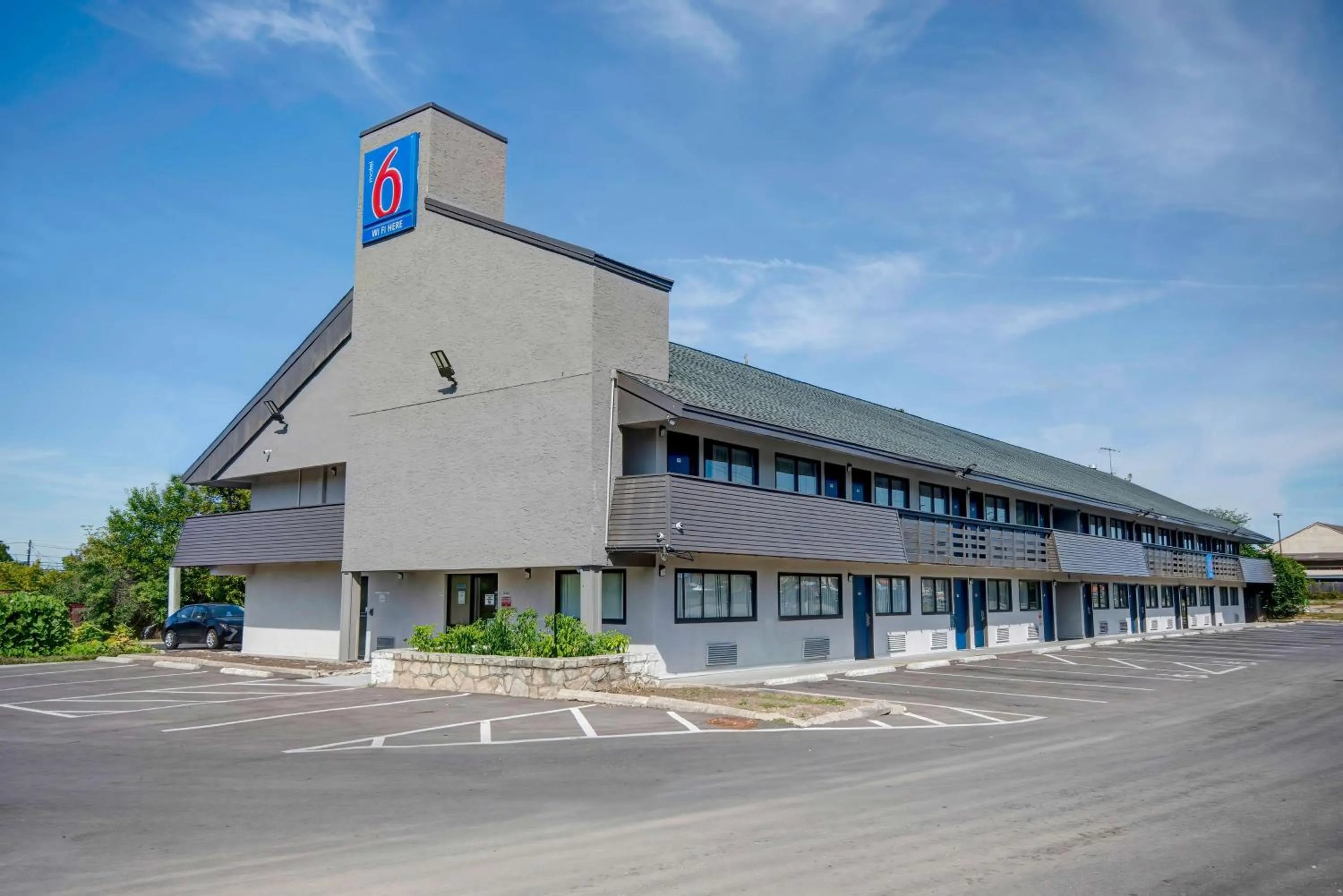 Property building in Motel 6 Columbus OH - OSU North