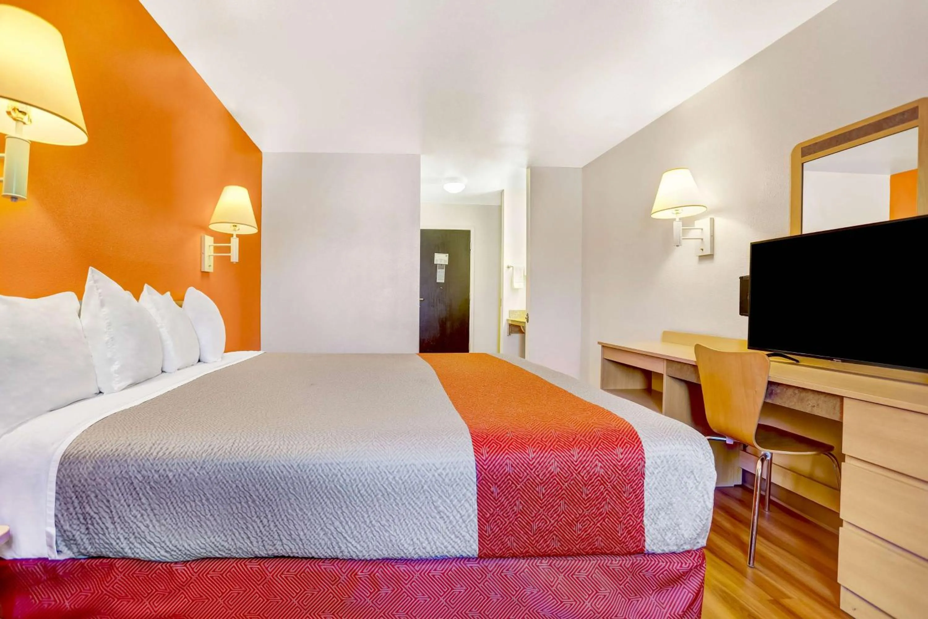 Bedroom, Bed in Motel 6-Espanola, NM