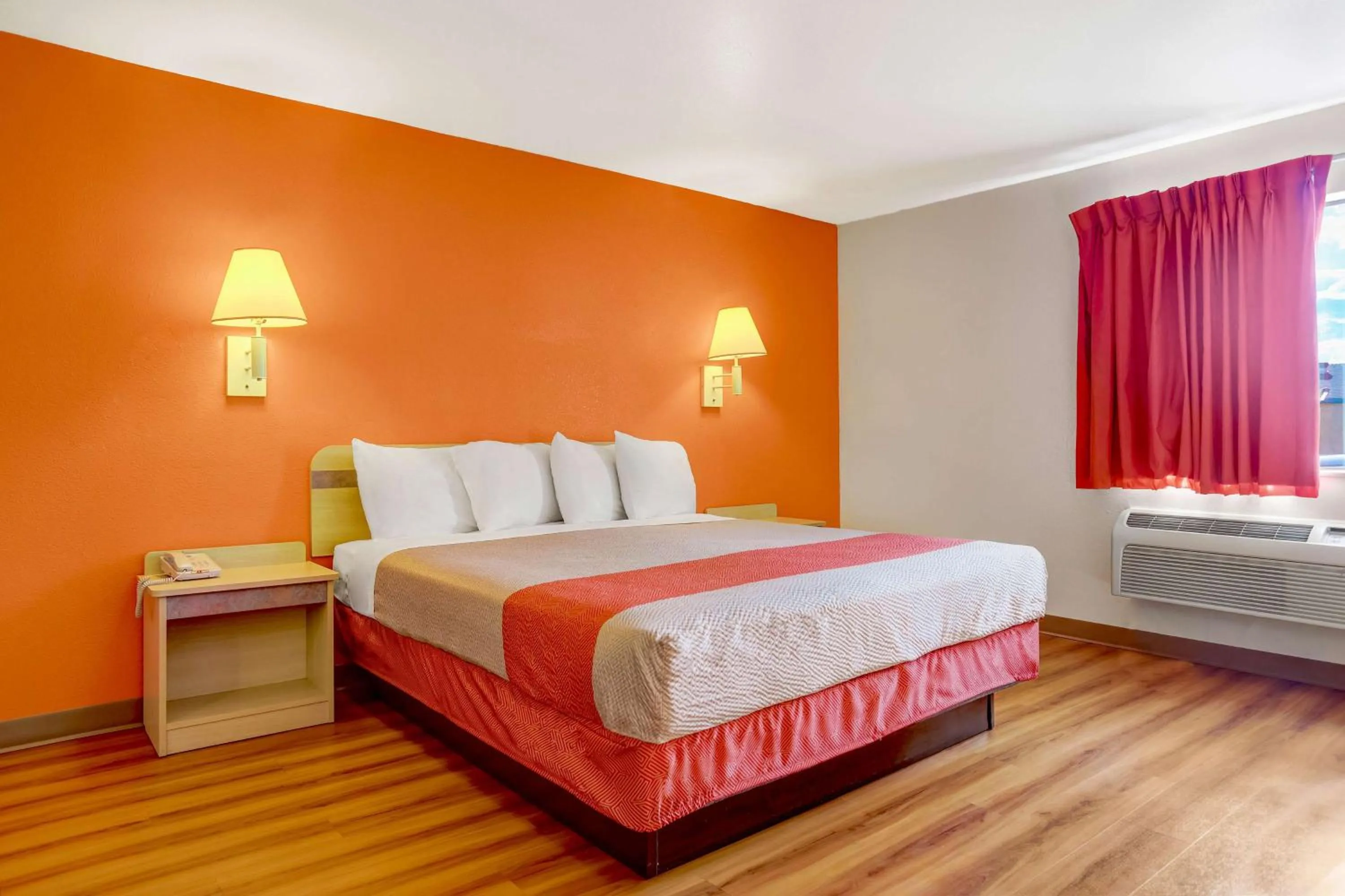 Bedroom, Bed in Motel 6-Espanola, NM