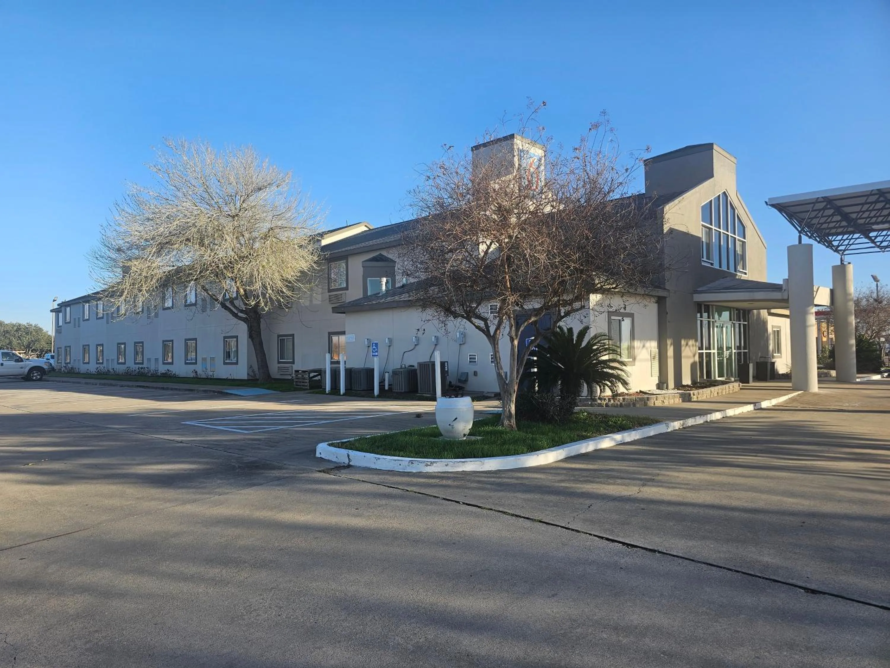 Property building in Motel 6 Sinton TX