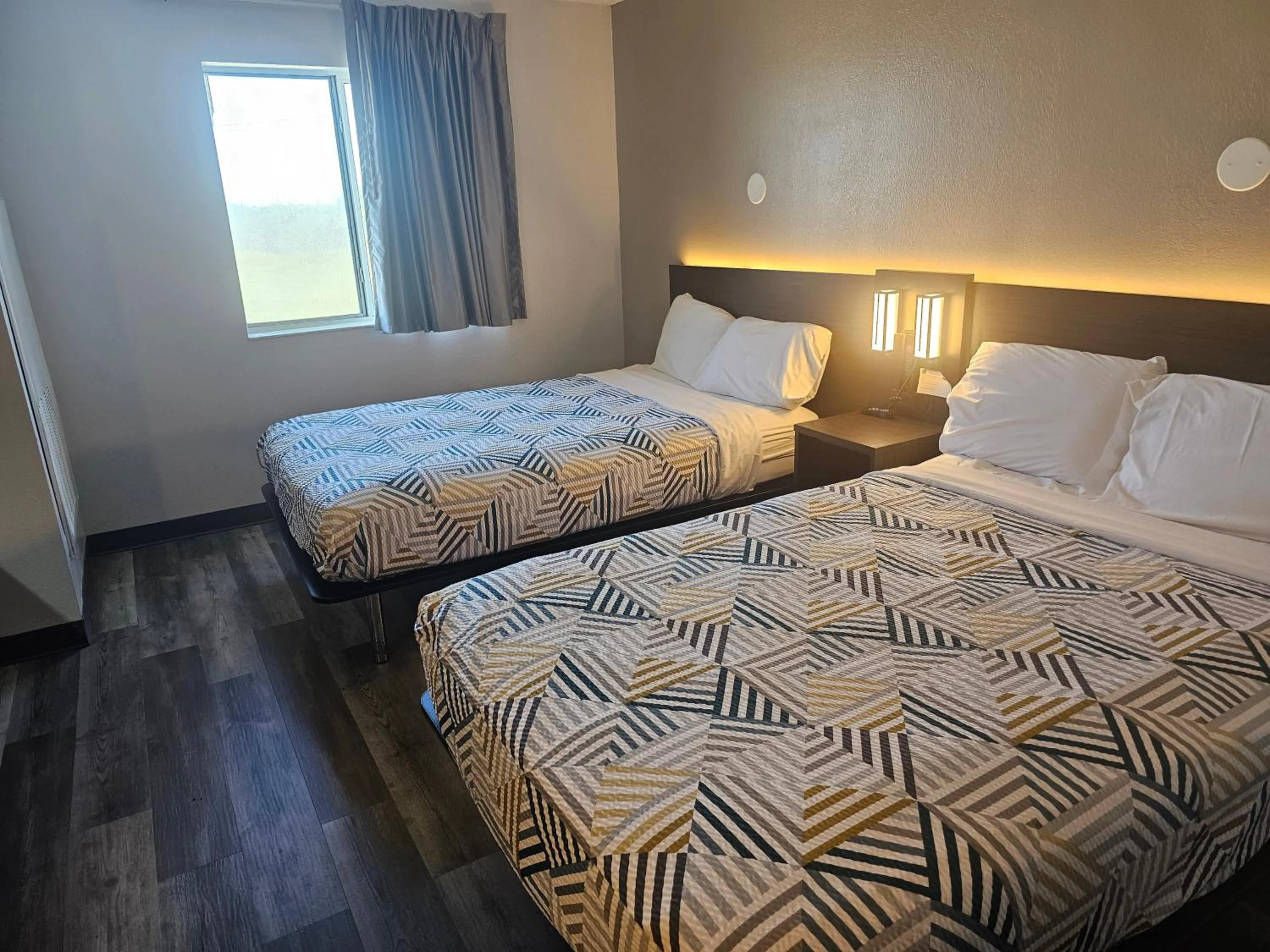 Bed in Motel 6 Sinton TX