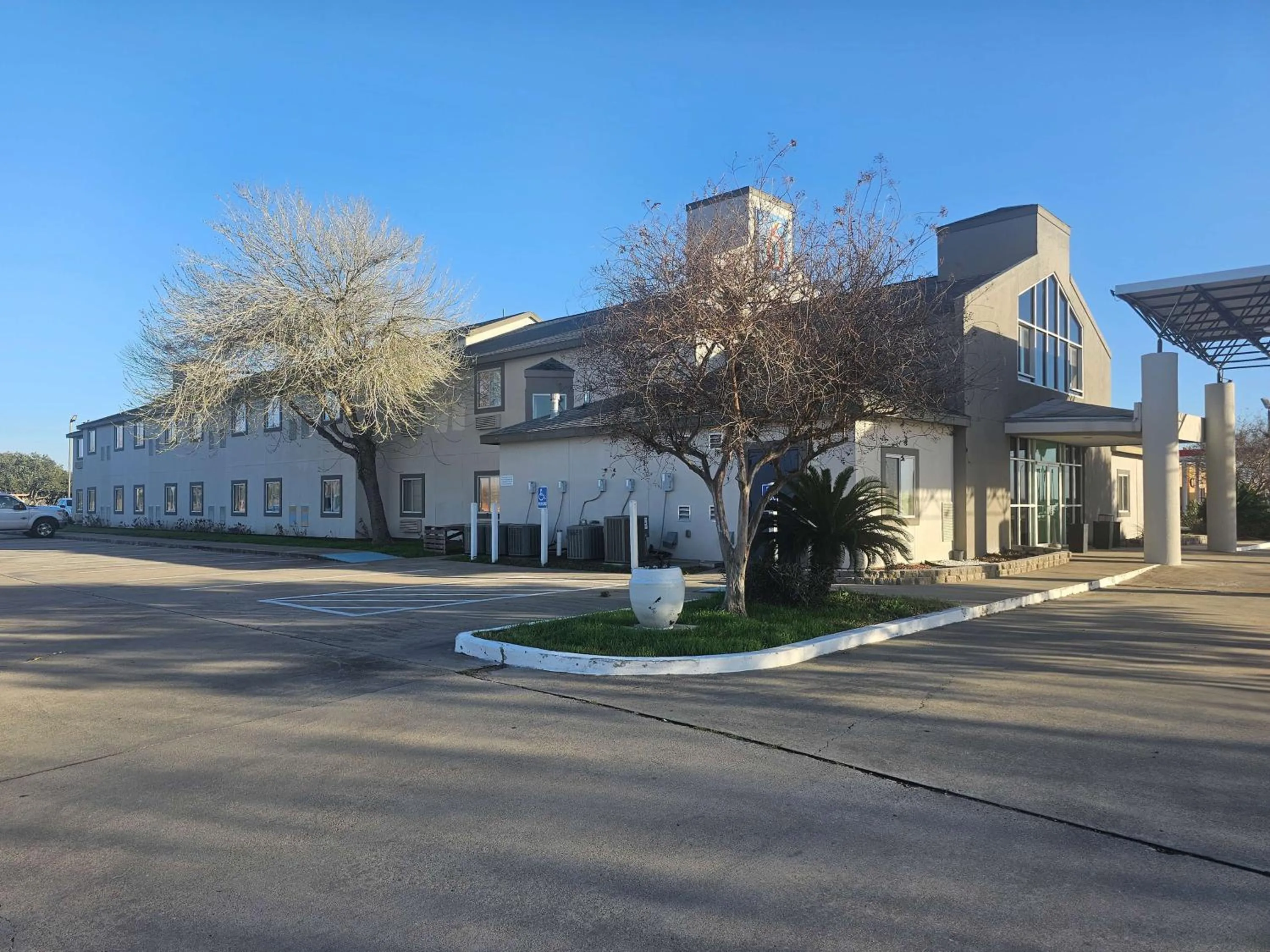 Property building in Motel 6 Sinton TX