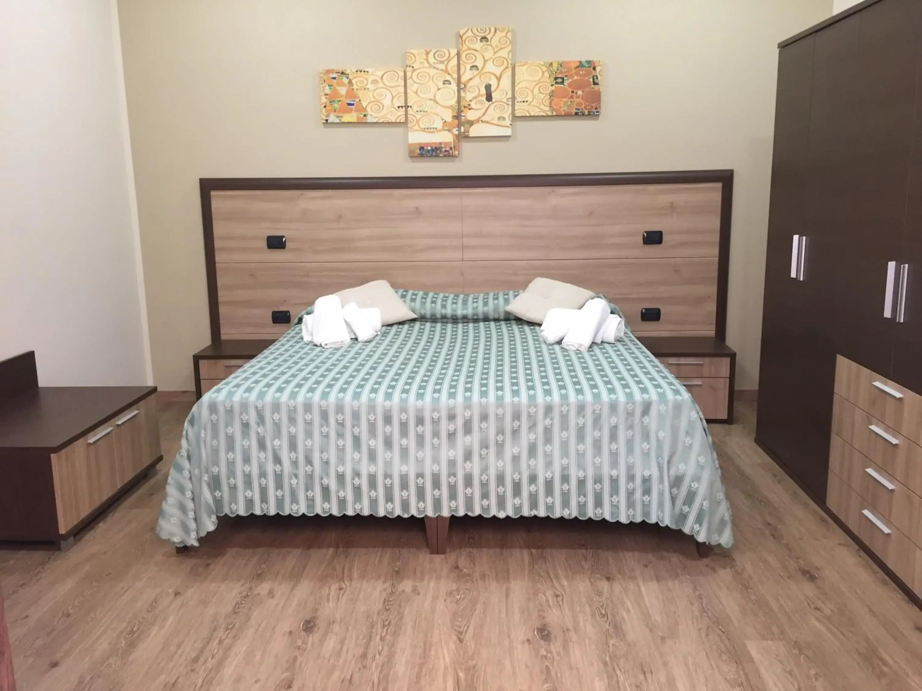 Large Double or Twin Room in B&B Duomo Pizzo ApartHotel Large Double or Twin Room in B&B Duomo Pizzo ApartHotel