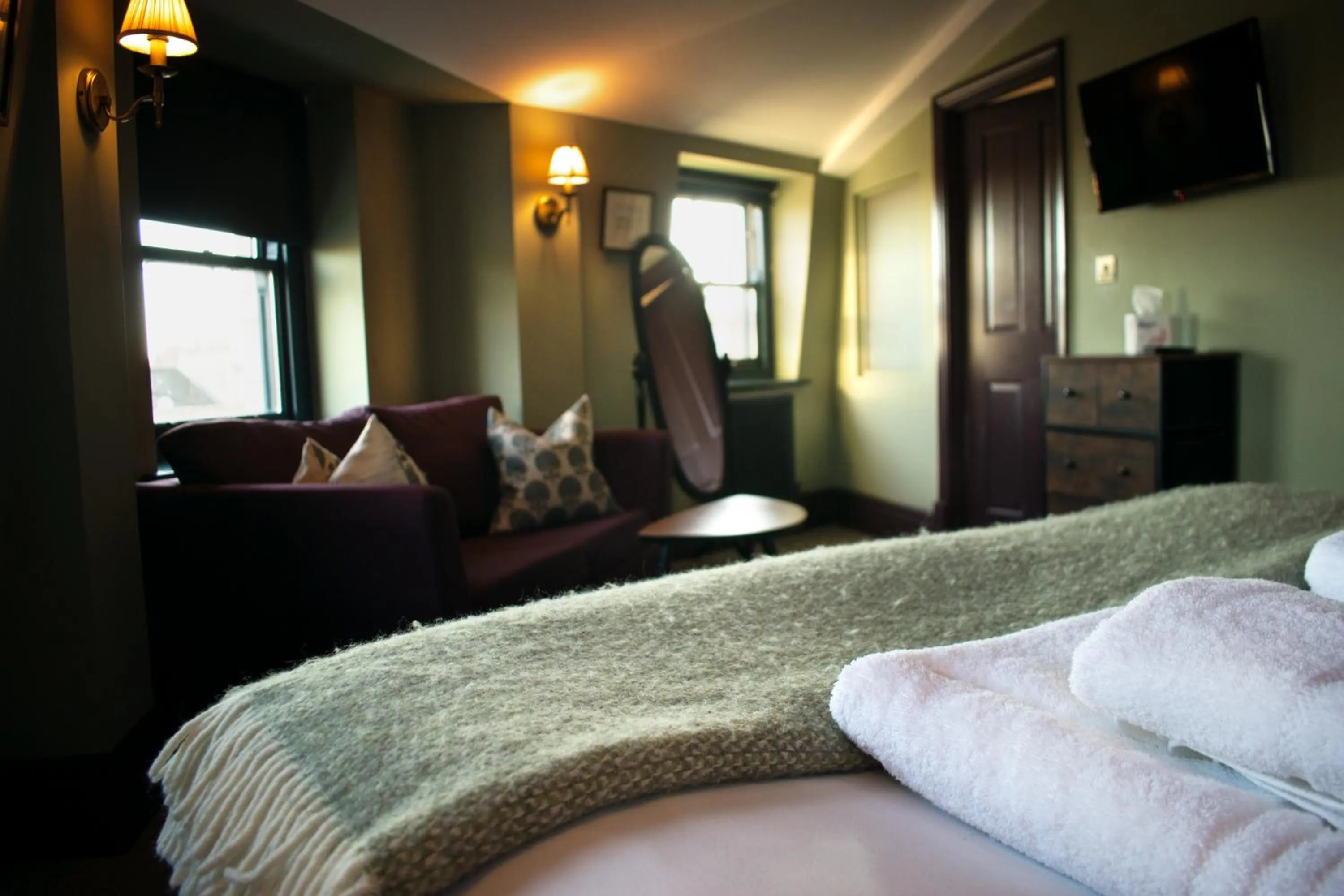 Photo of the whole room, Bed in Westow House - London Crystal Palace