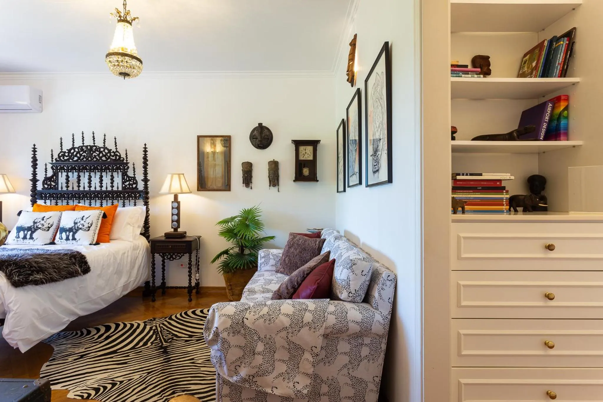 Seating area, Bed in Geronimo Guest House Belém