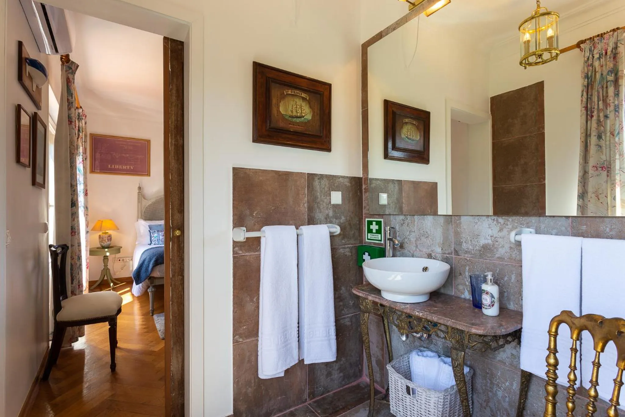 Bathroom in Geronimo Guest House Belém