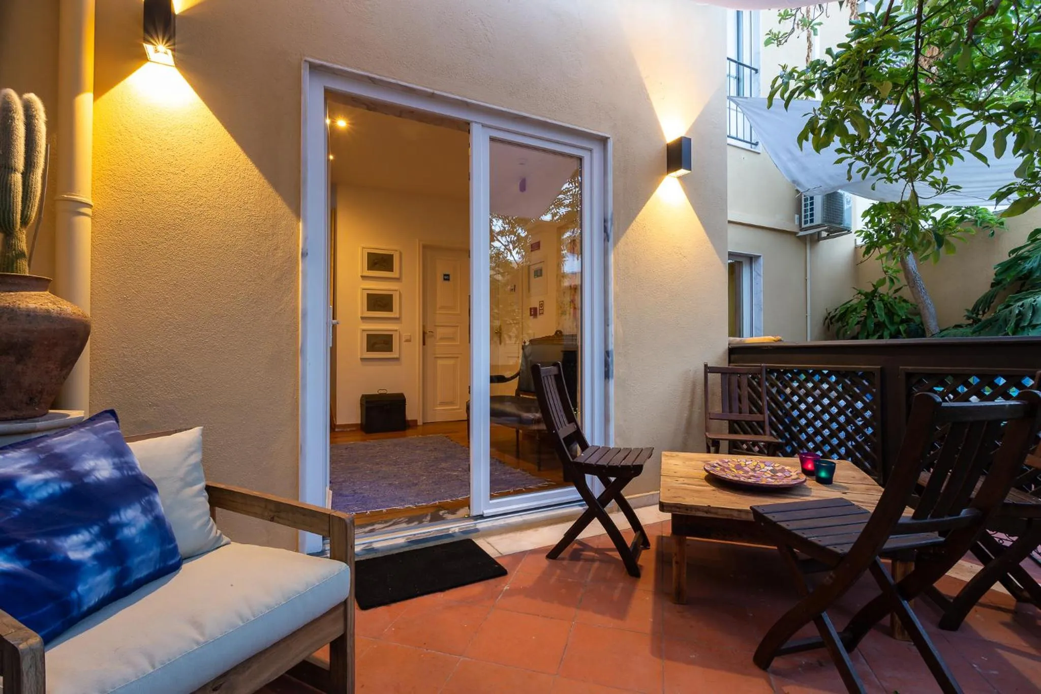 Garden view in Geronimo Guest House Belém