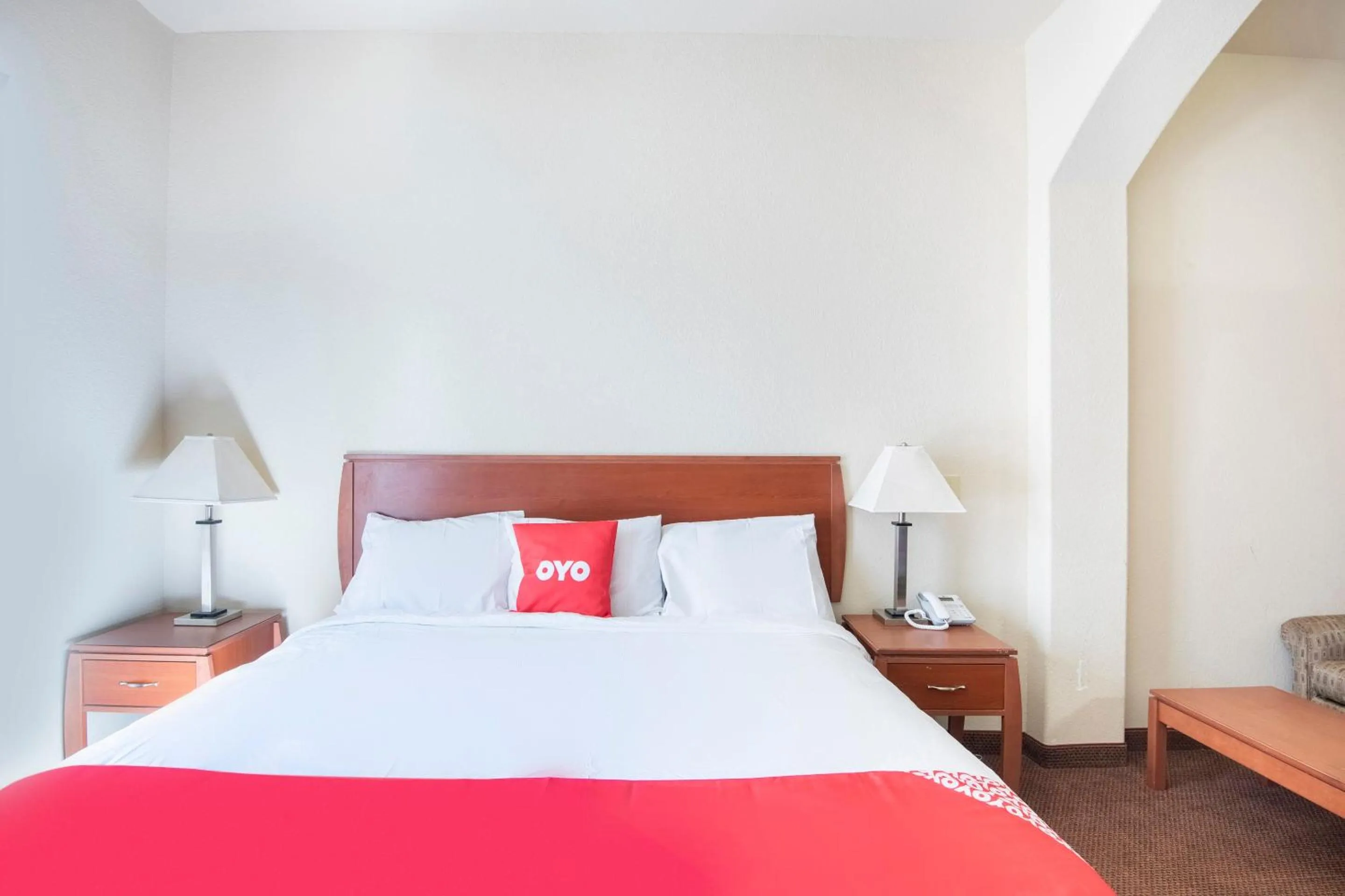 Bedroom, Bed in OYO Townhouse Clute Lake Jackson