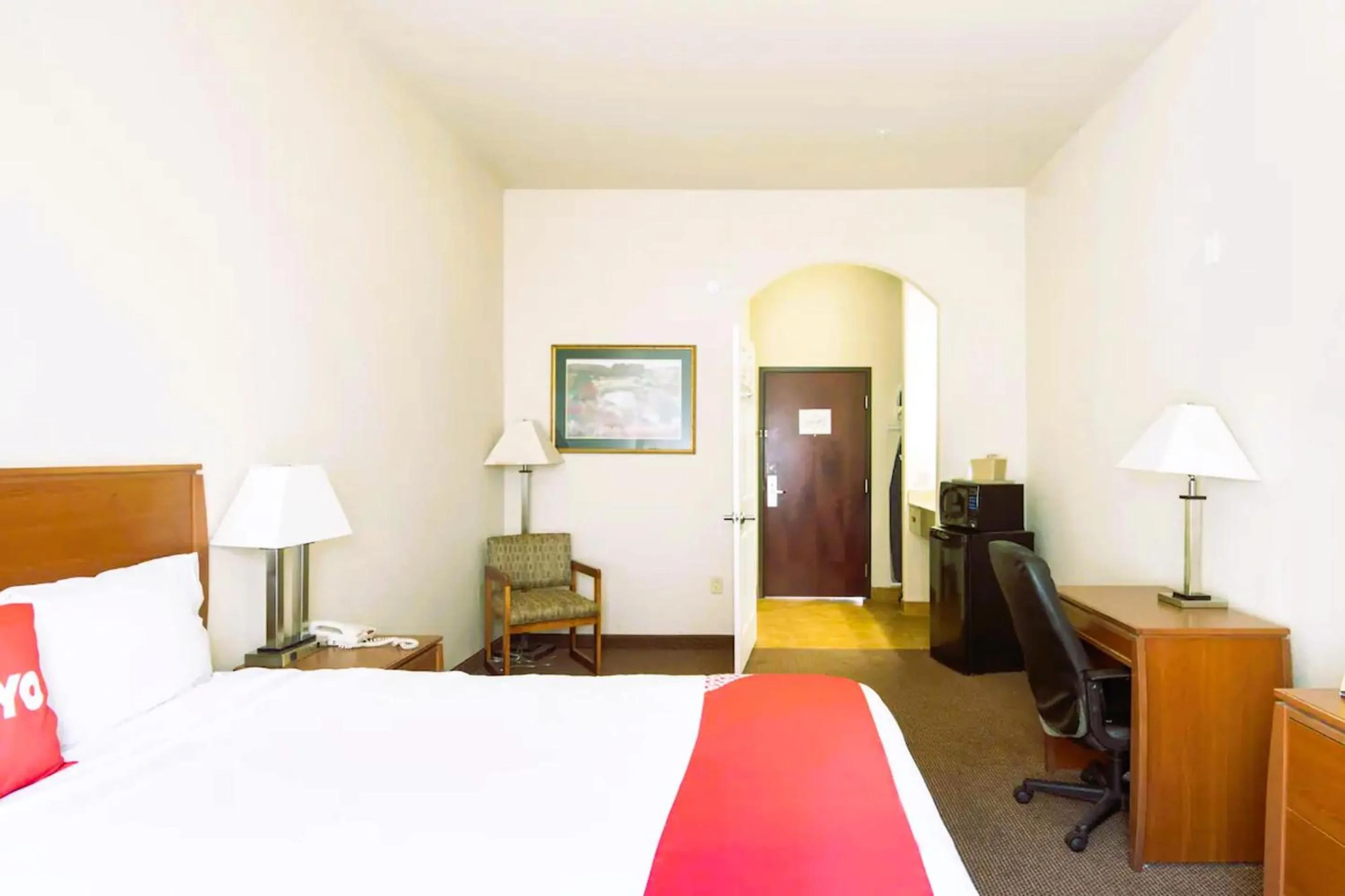 Bedroom, Bed in OYO Townhouse Clute Lake Jackson