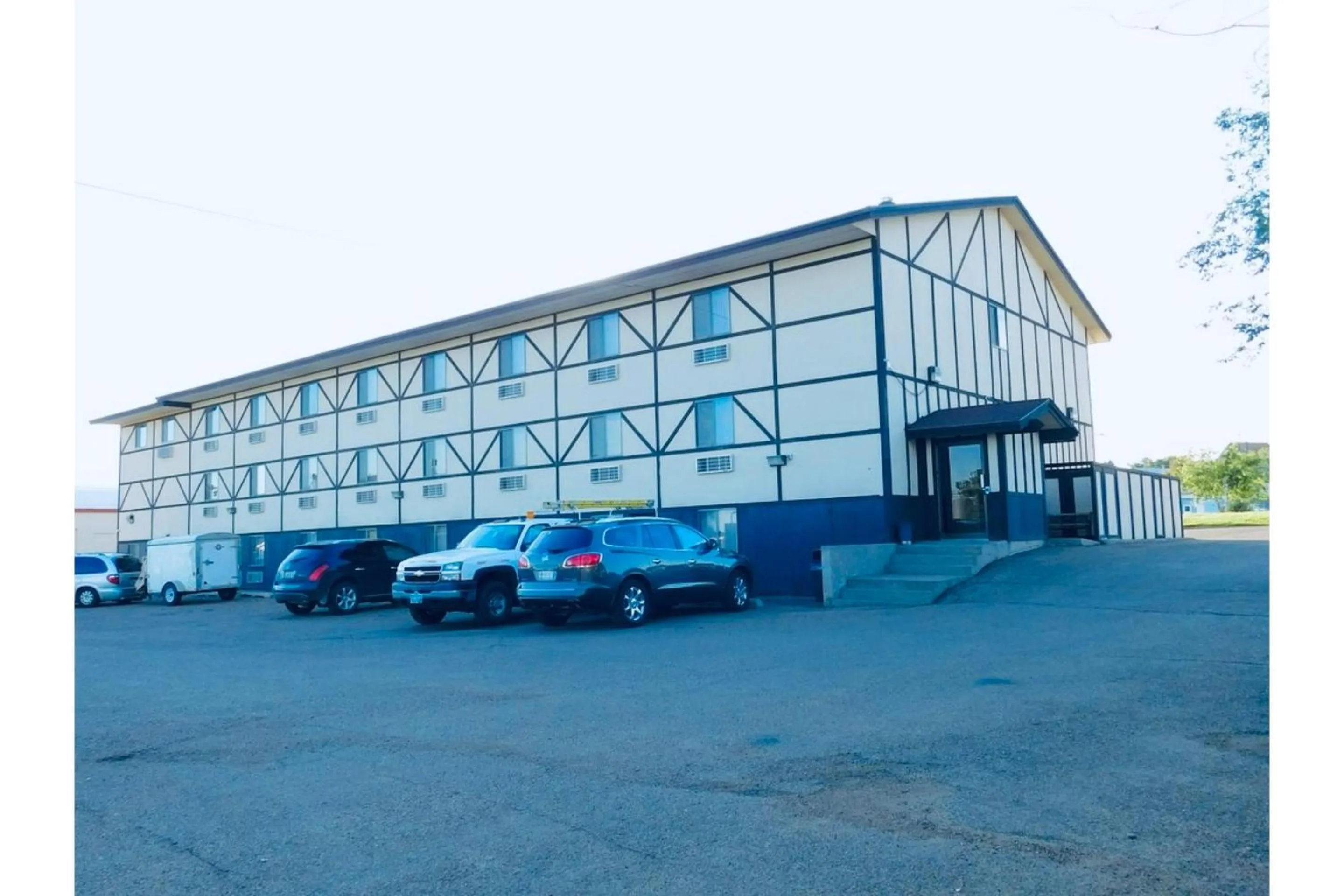 Parking in Homestead Inn Wolf Point Hwy 2