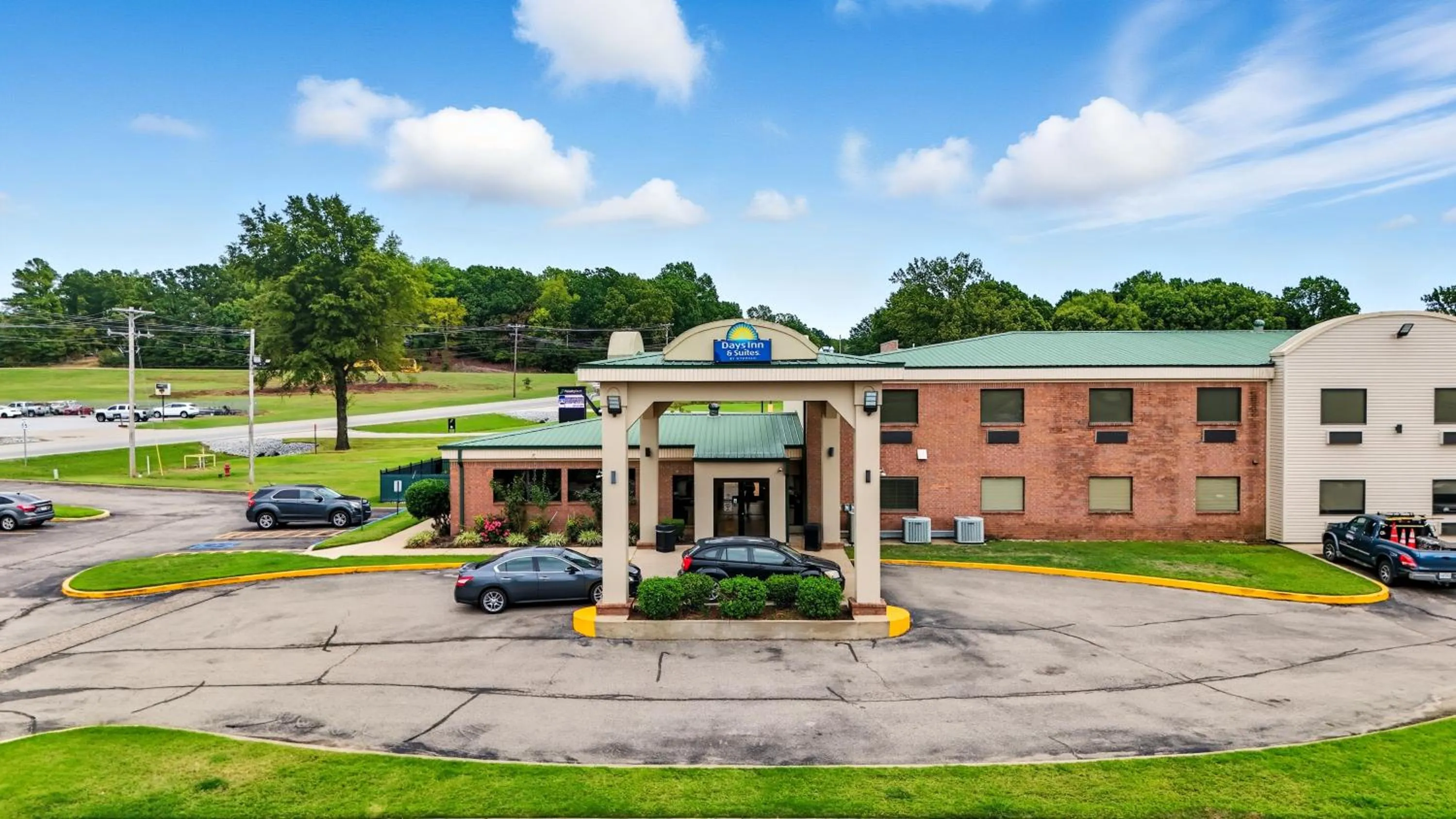 Property building in Days Inn & Suites by Wyndham Wynne