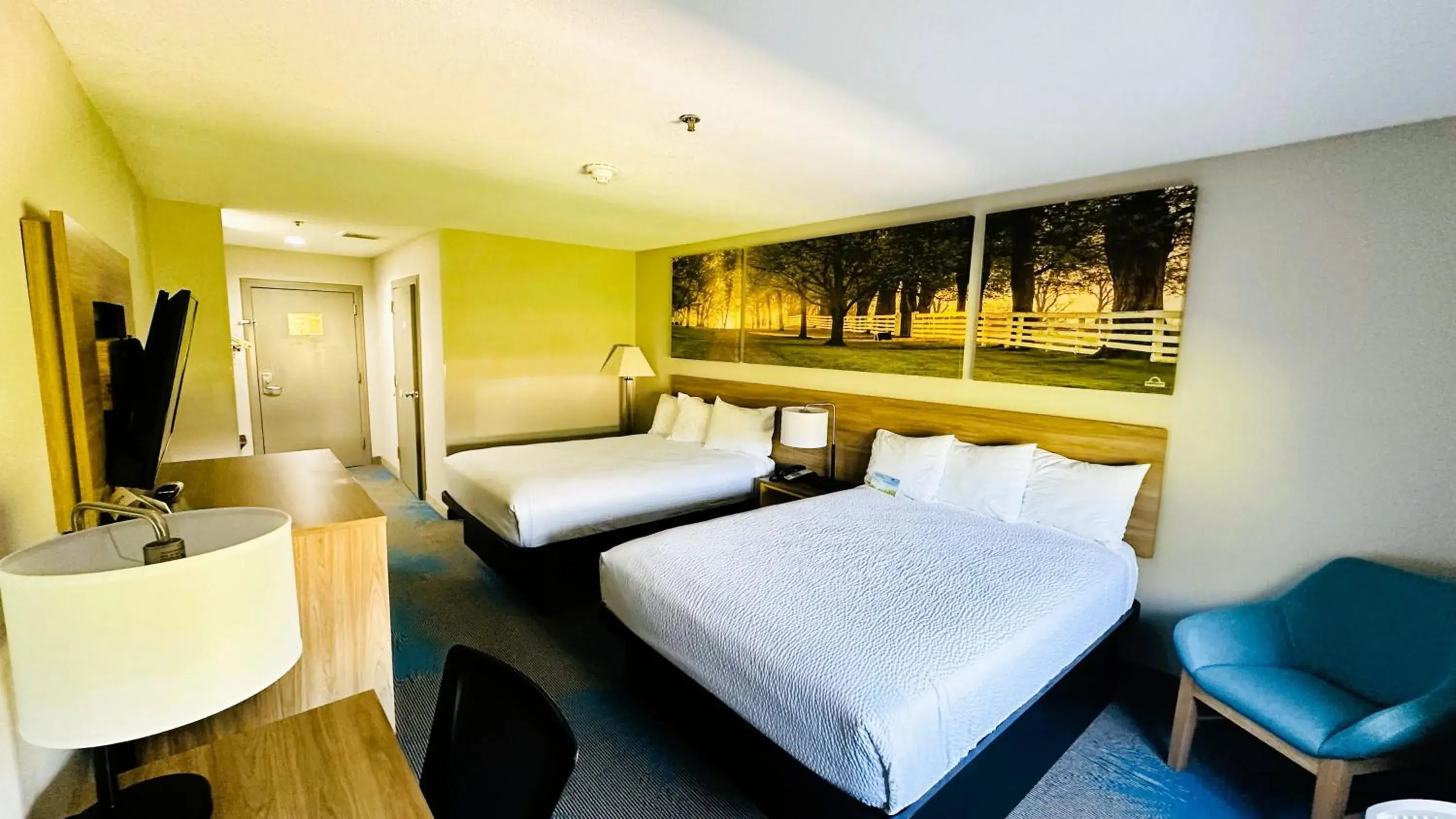 Double Room with Two Double Beds - Mobility Access/Non-Smoking in Days Inn & Suites by Wyndham Wynne Double Room with Two Double Beds - Mobility Access/Non-Smoking in Days Inn & Suites by Wyndham Wynne