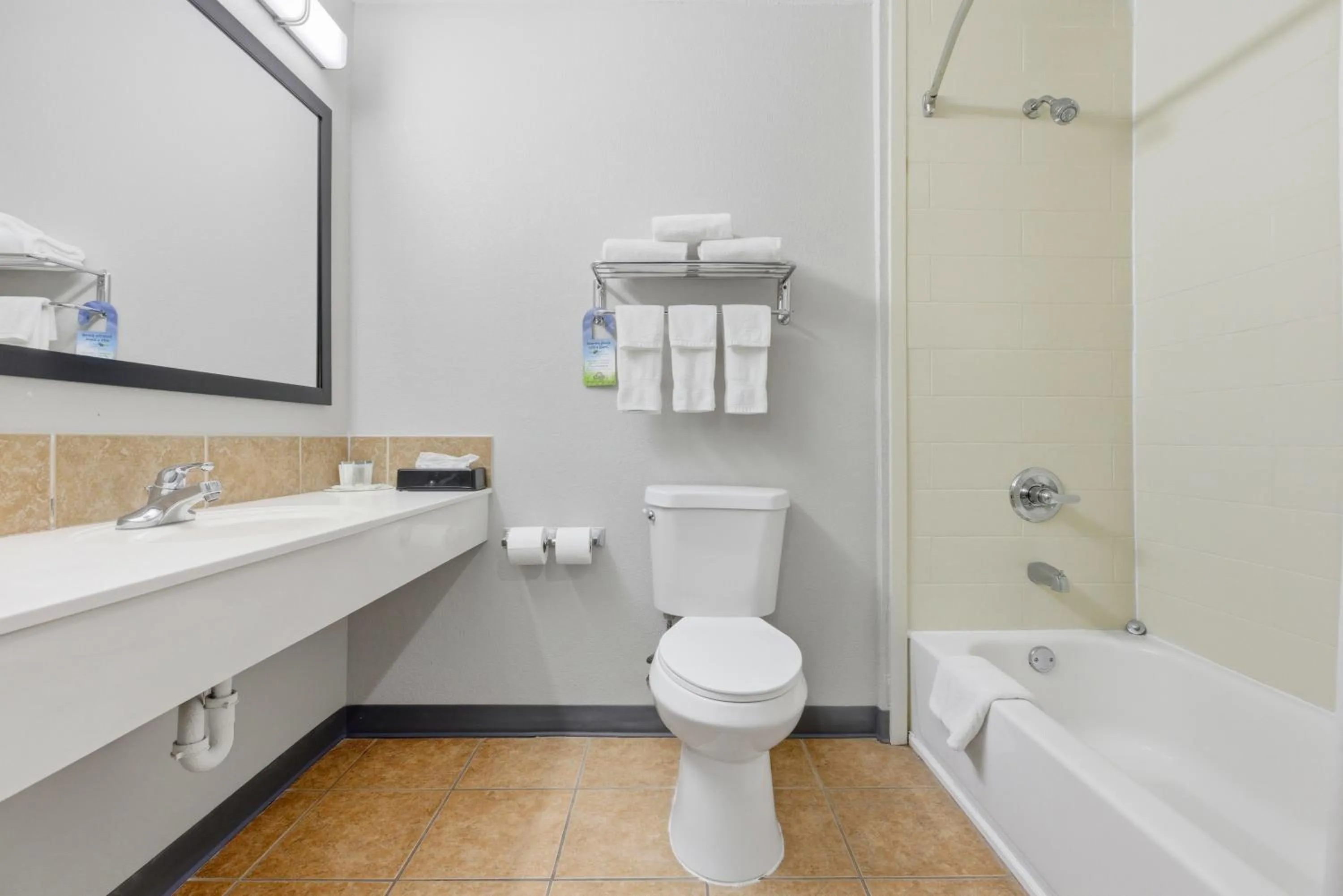 Bathroom in Days Inn & Suites by Wyndham Wynne