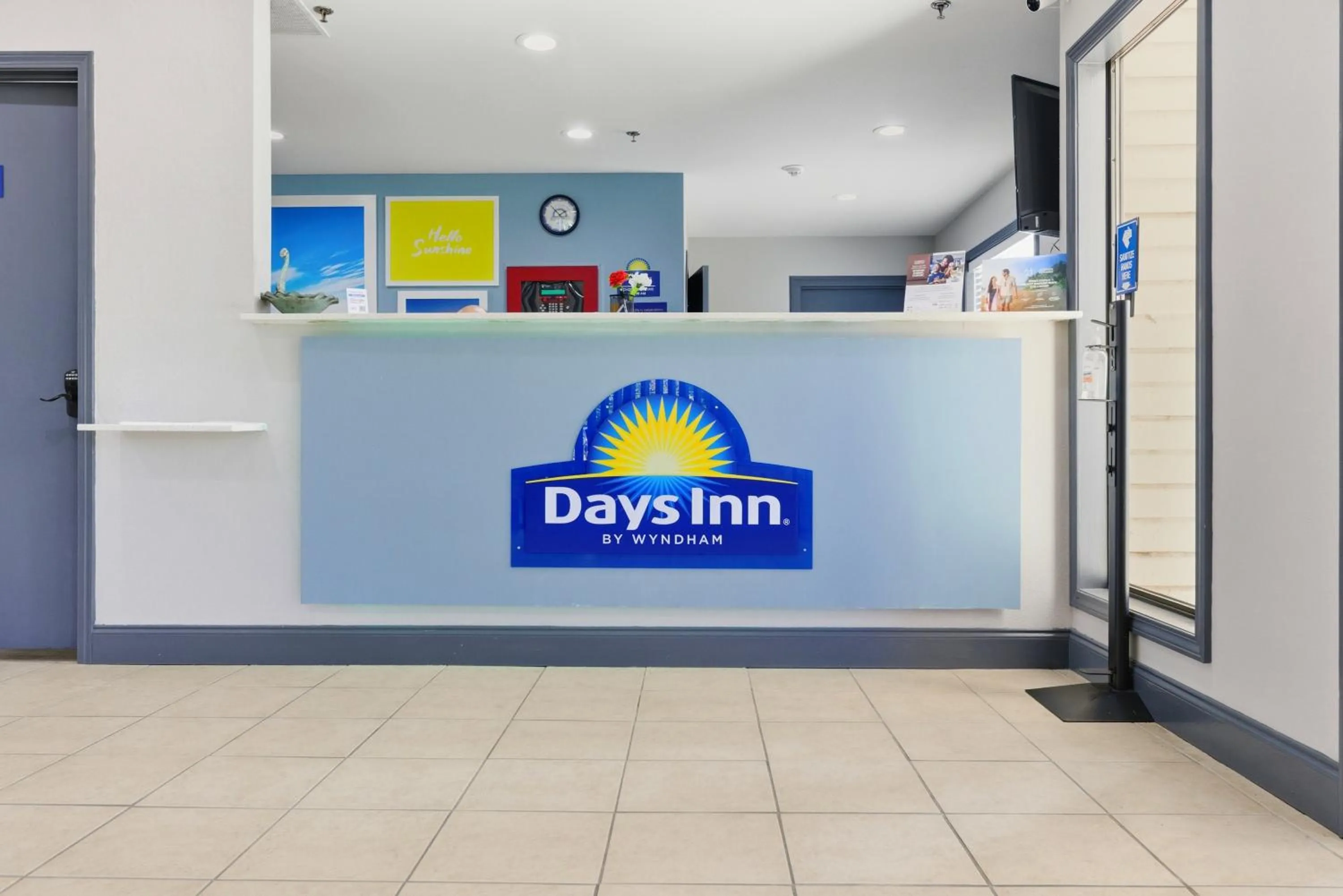 Property building in Days Inn & Suites by Wyndham Wynne