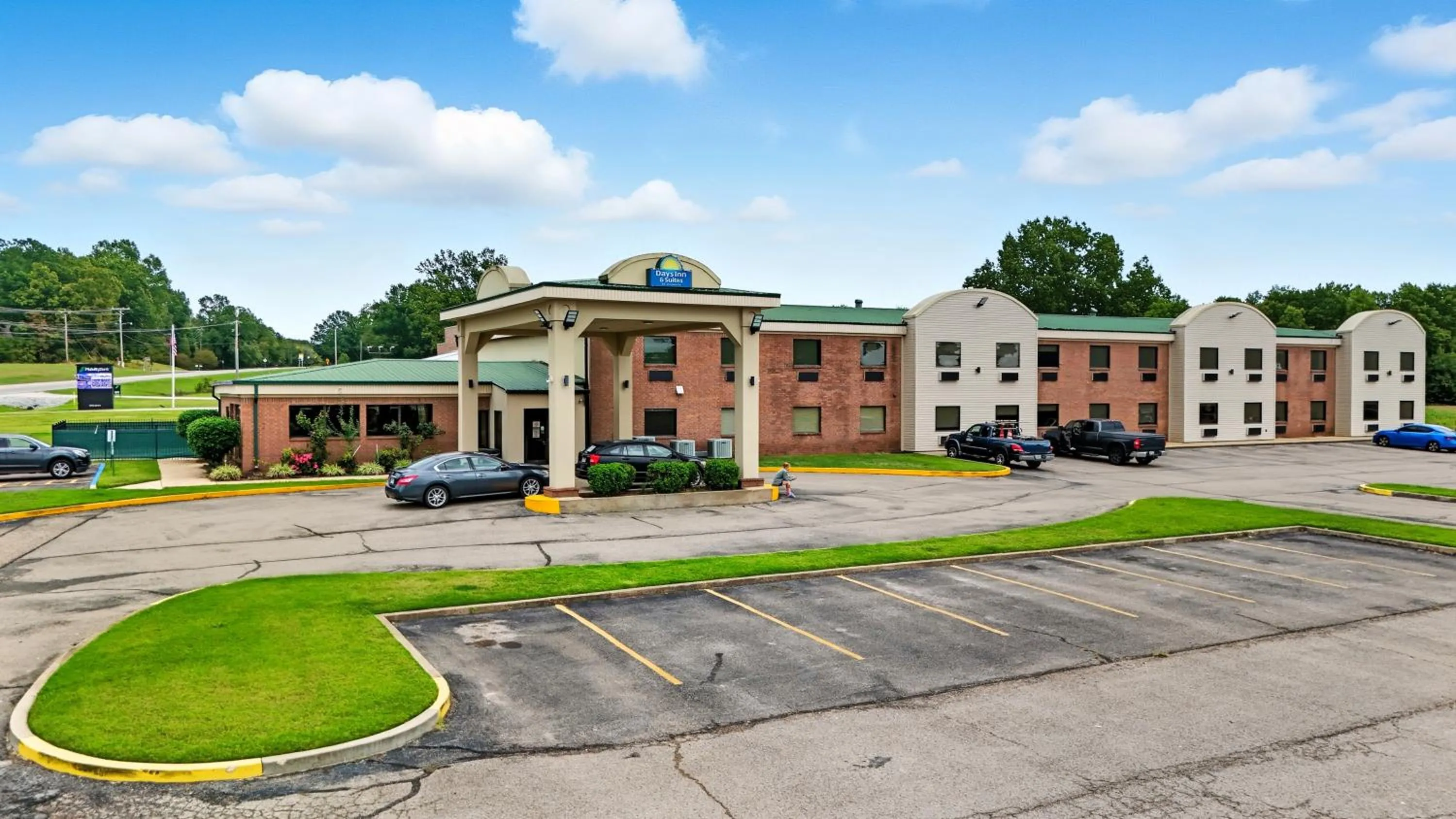 Property building in Days Inn & Suites by Wyndham Wynne