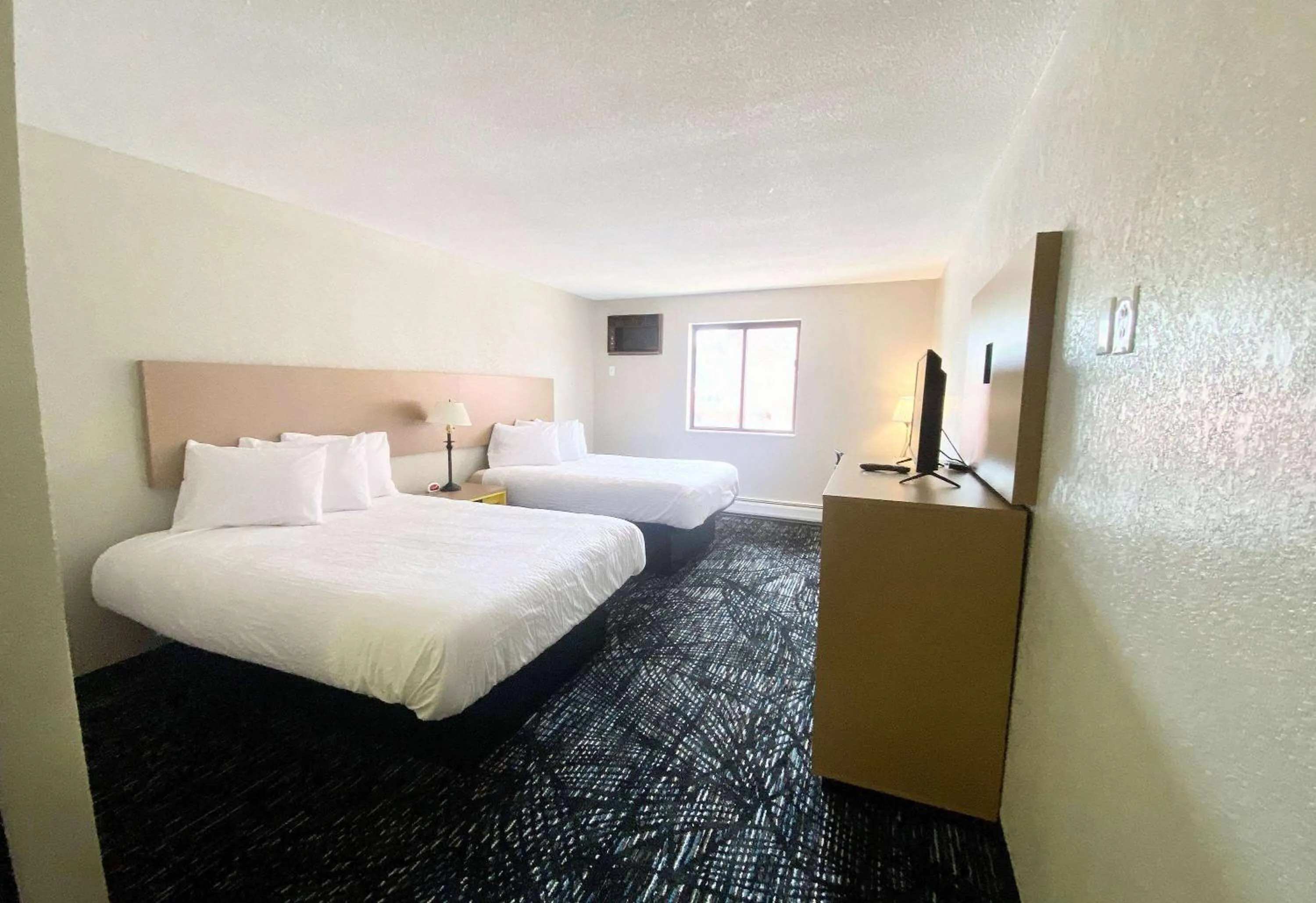 Photo of the whole room, Bed in Days Inn by Wyndham Bad Axe