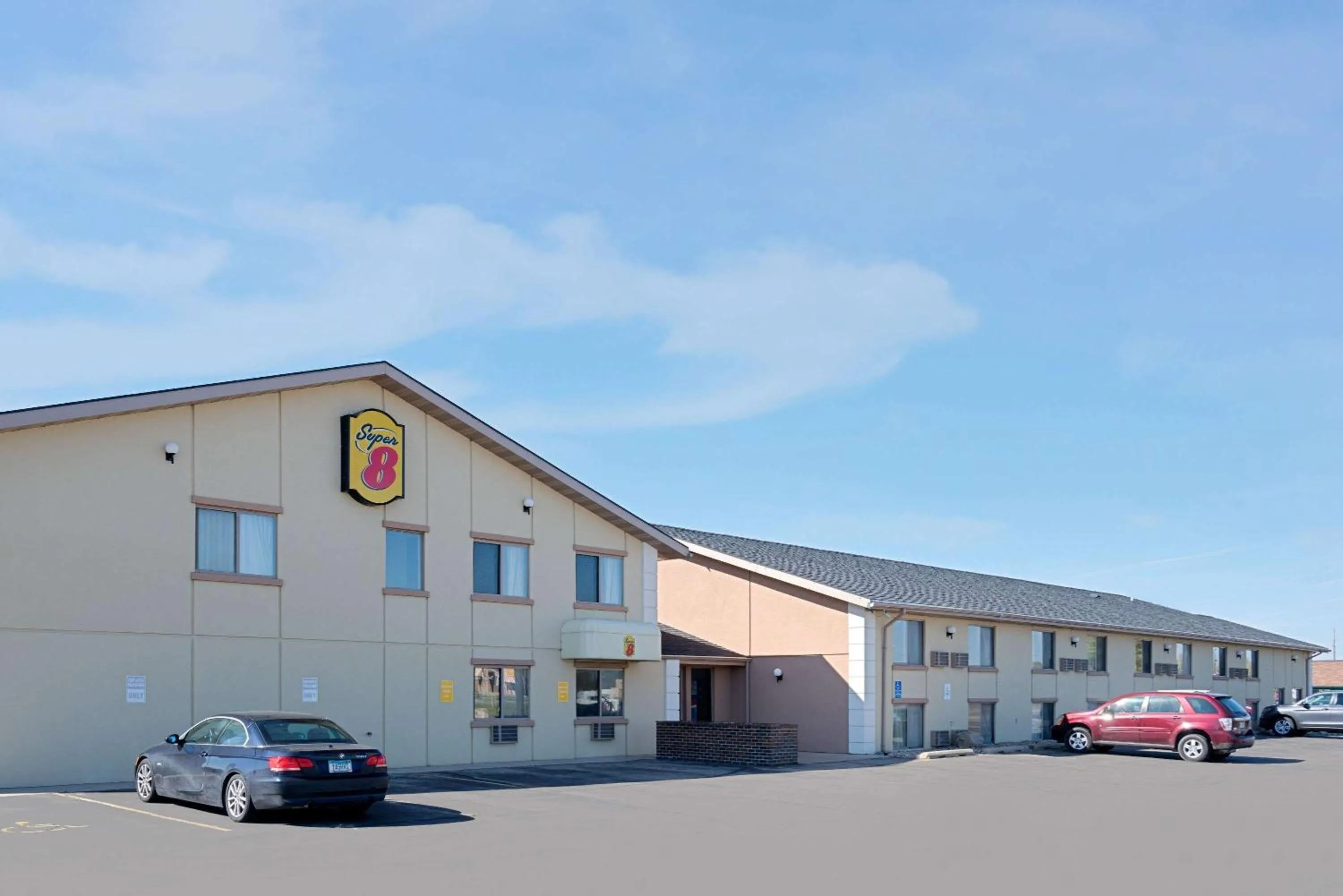 Property building in Super 8 by Wyndham Marshall MN