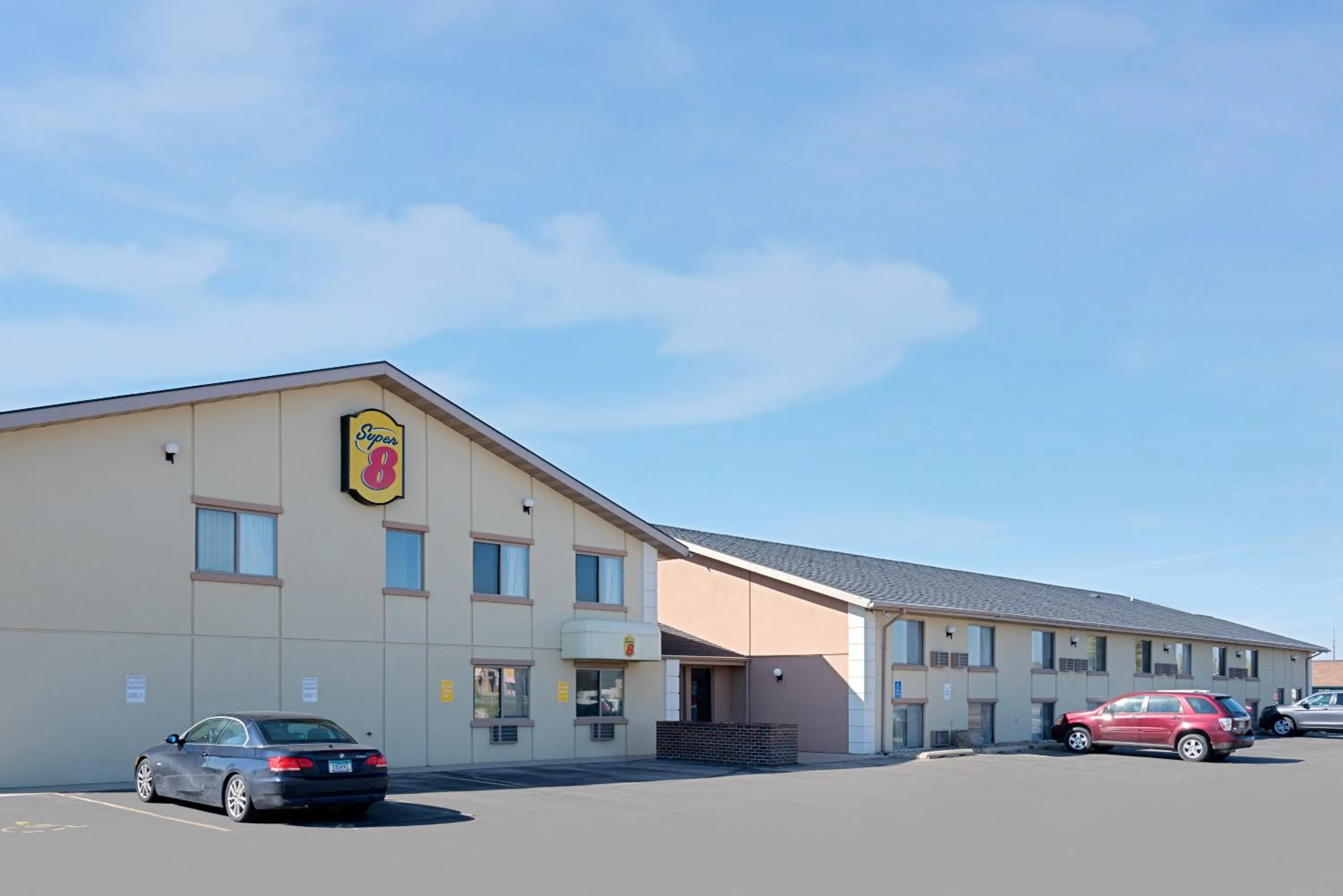 Property building in Super 8 by Wyndham Marshall MN