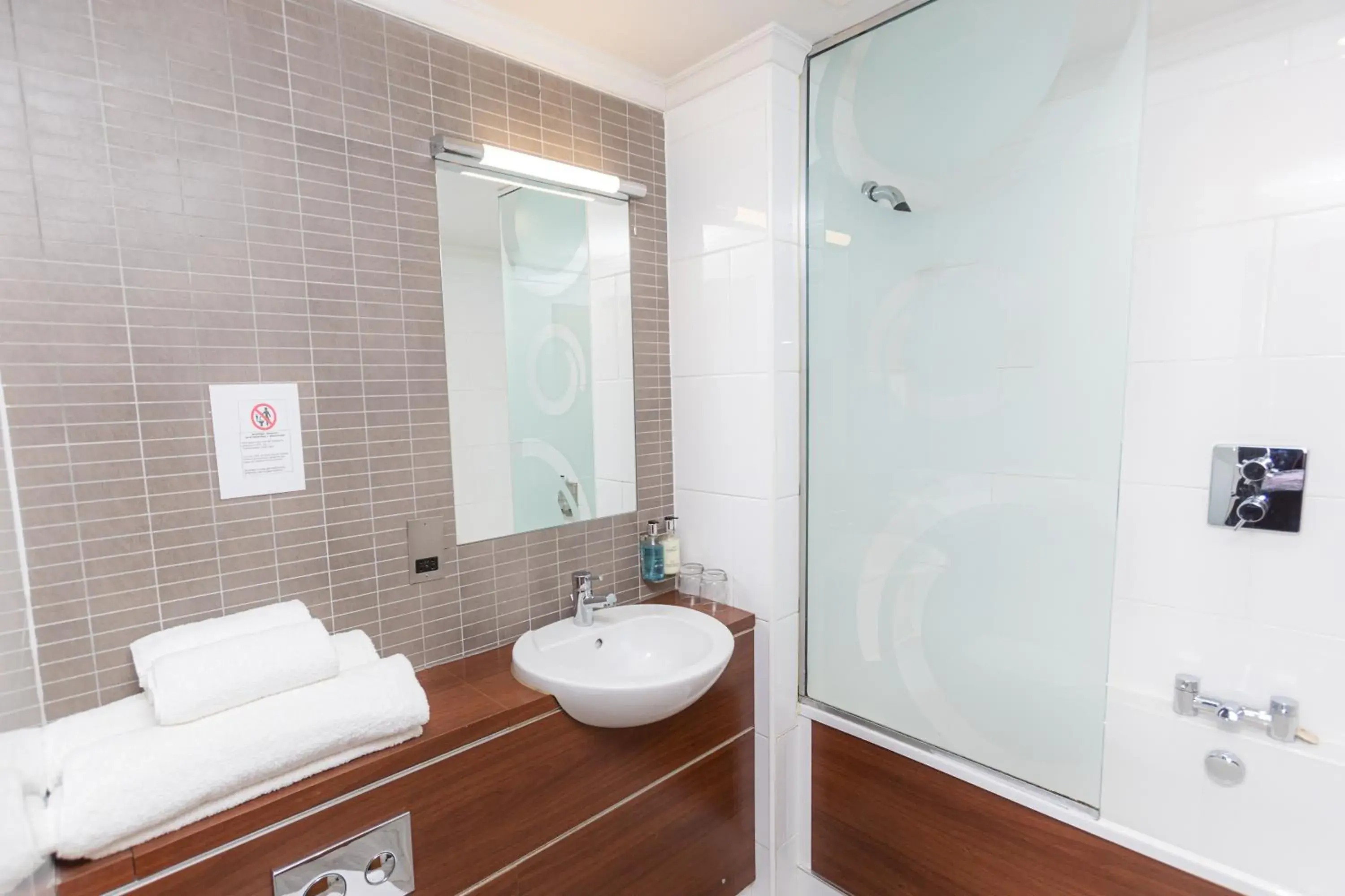 Deluxe Double Room with Bath in Fletcher's Restaurant Bar & Rooms Deluxe Double Room with Bath in Fletcher's Restaurant Bar & Rooms