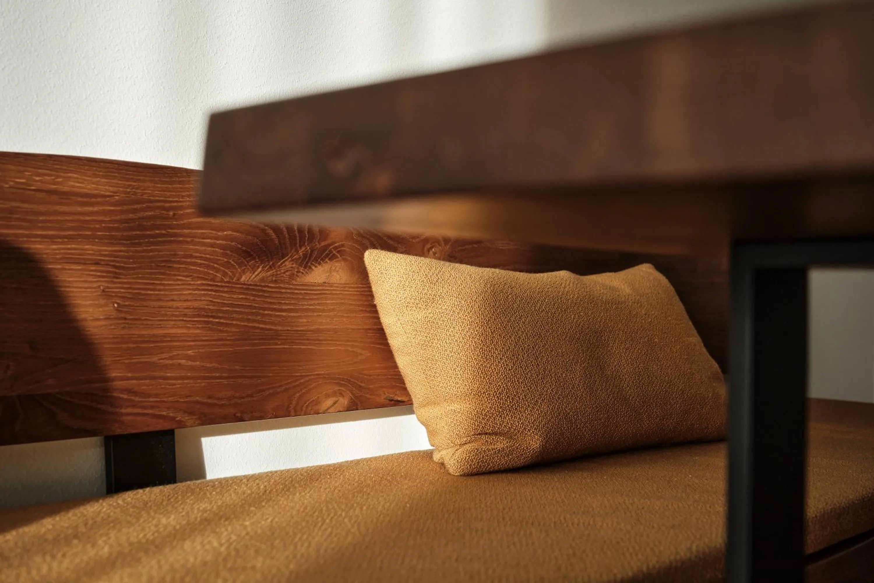 Photo of the whole room, Bed in WaldFunkeln LODGE