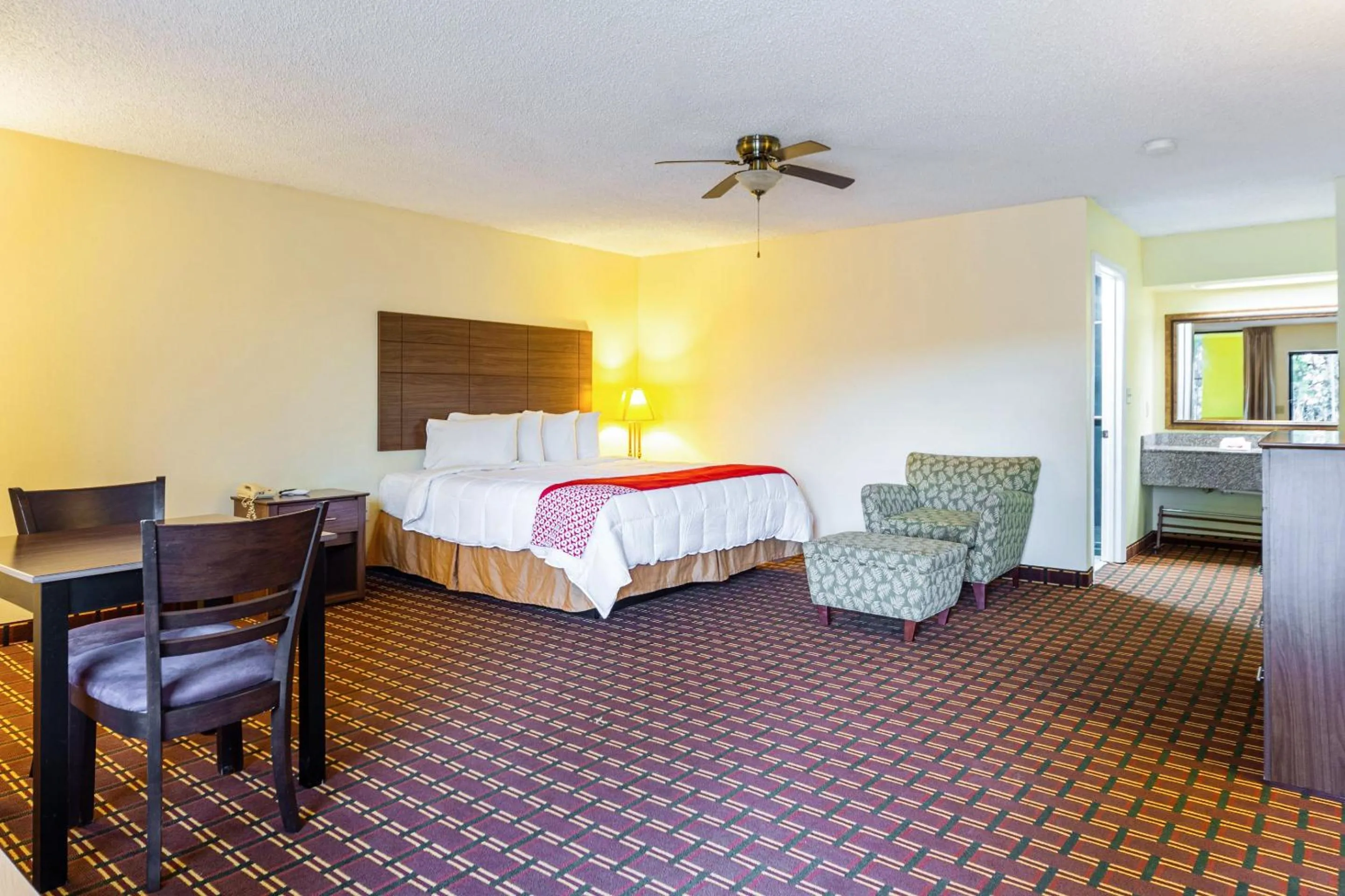 Bedroom in Days Inn by Wyndham Atmore