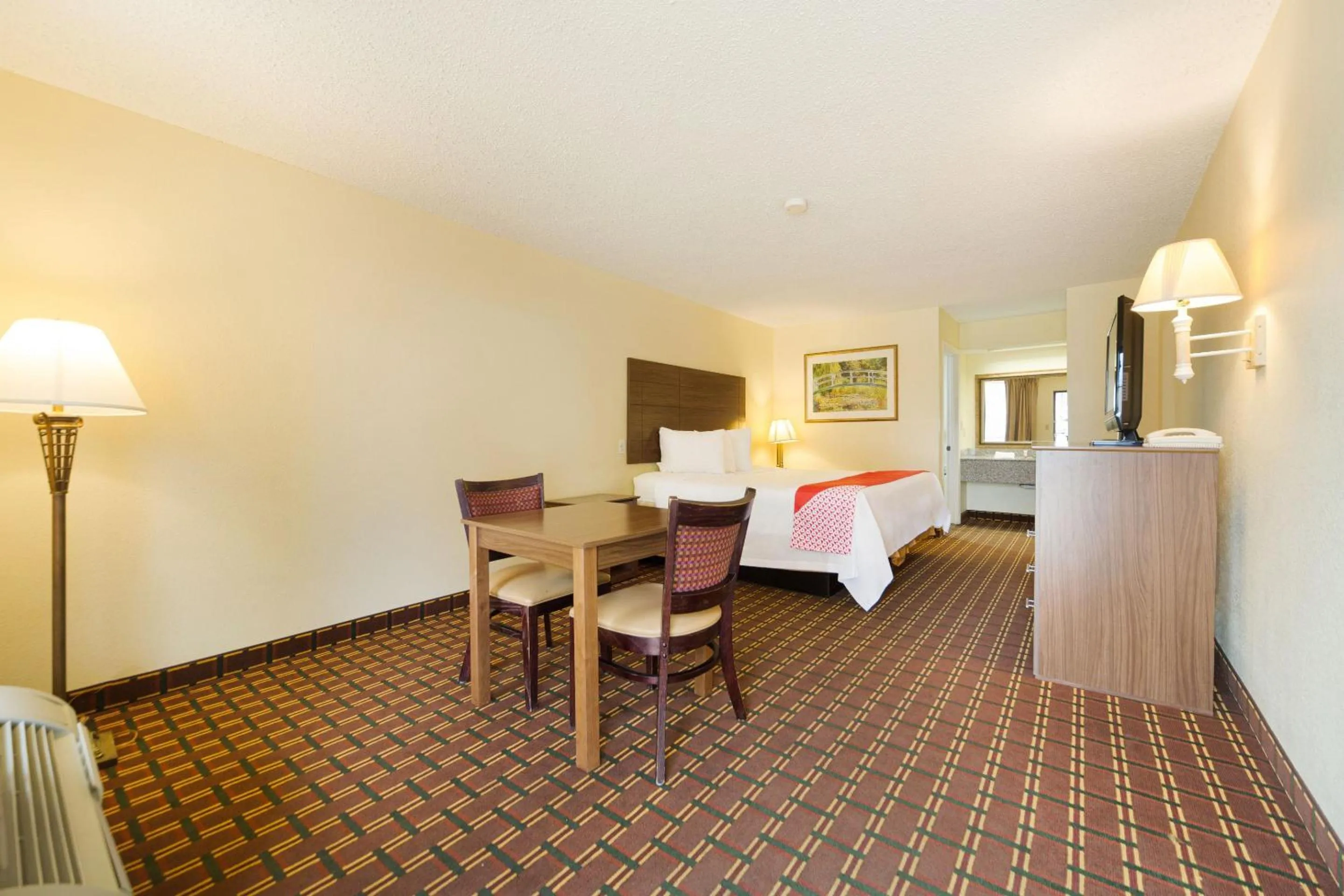 Bedroom, Dining Area in Days Inn by Wyndham Atmore