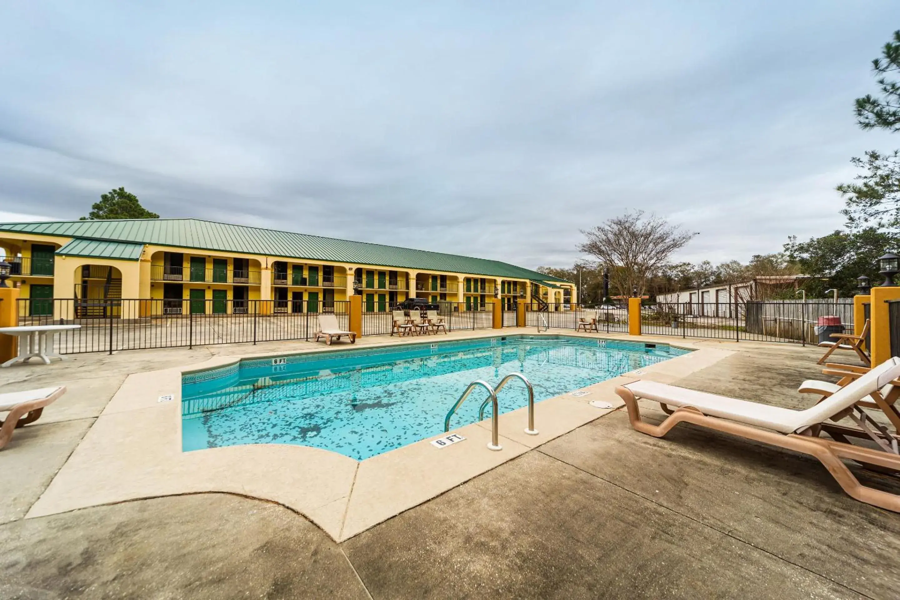 Swimming Pool in Days Inn by Wyndham Atmore Swimming Pool in Days Inn by Wyndham Atmore