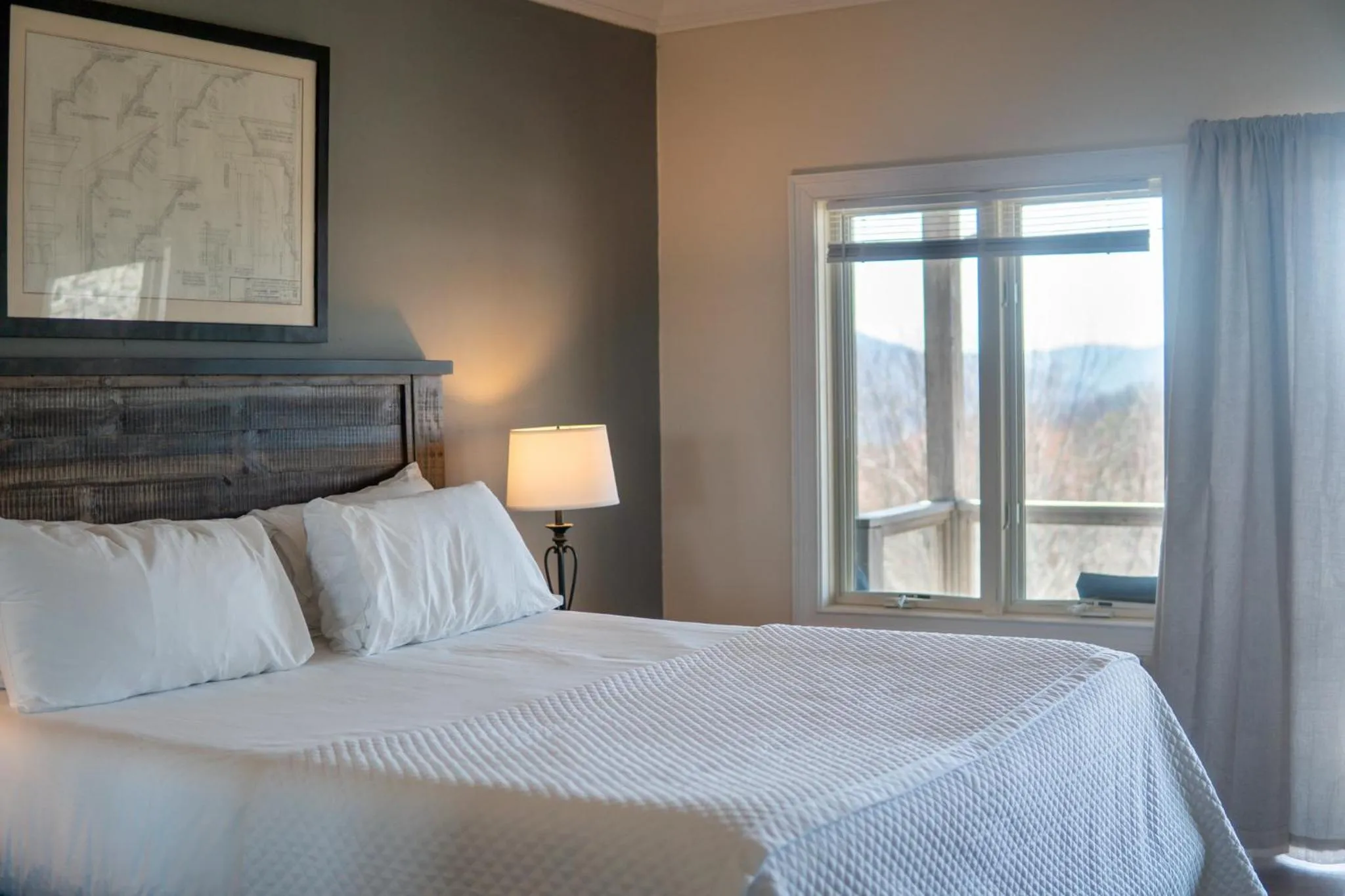 Bed in Inn at Crestwood