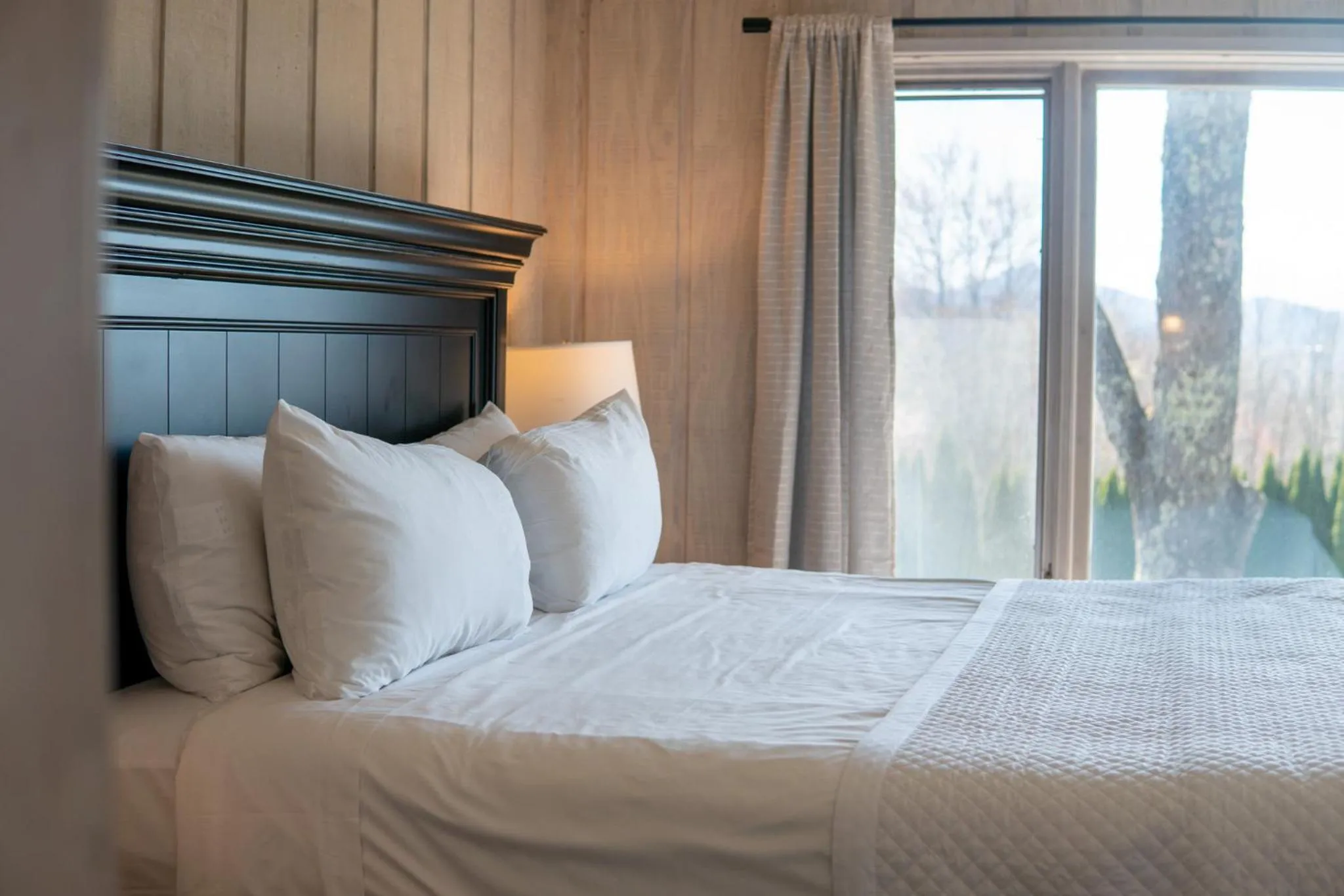 Bed in Inn at Crestwood