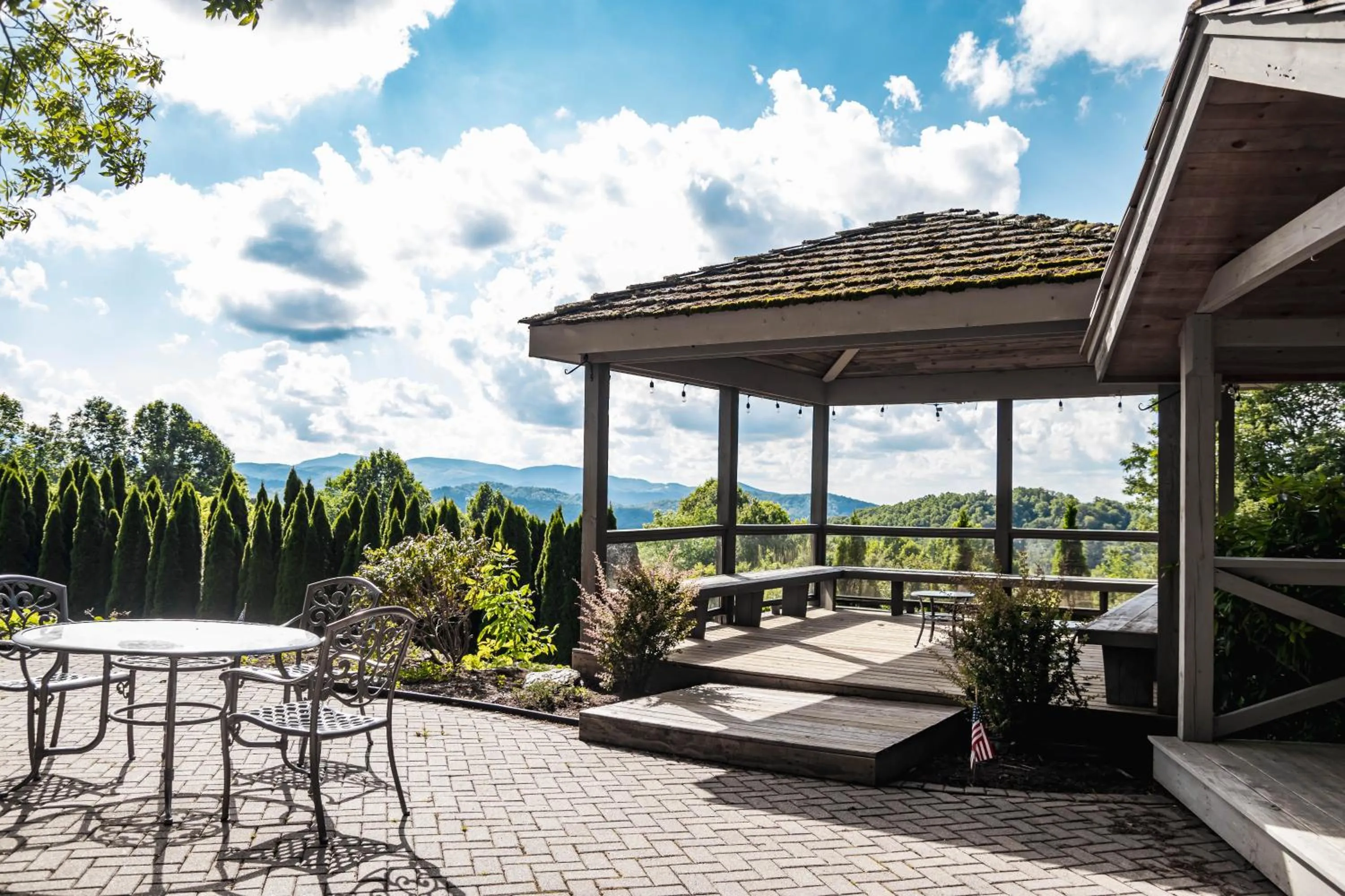 Patio in Inn at Crestwood