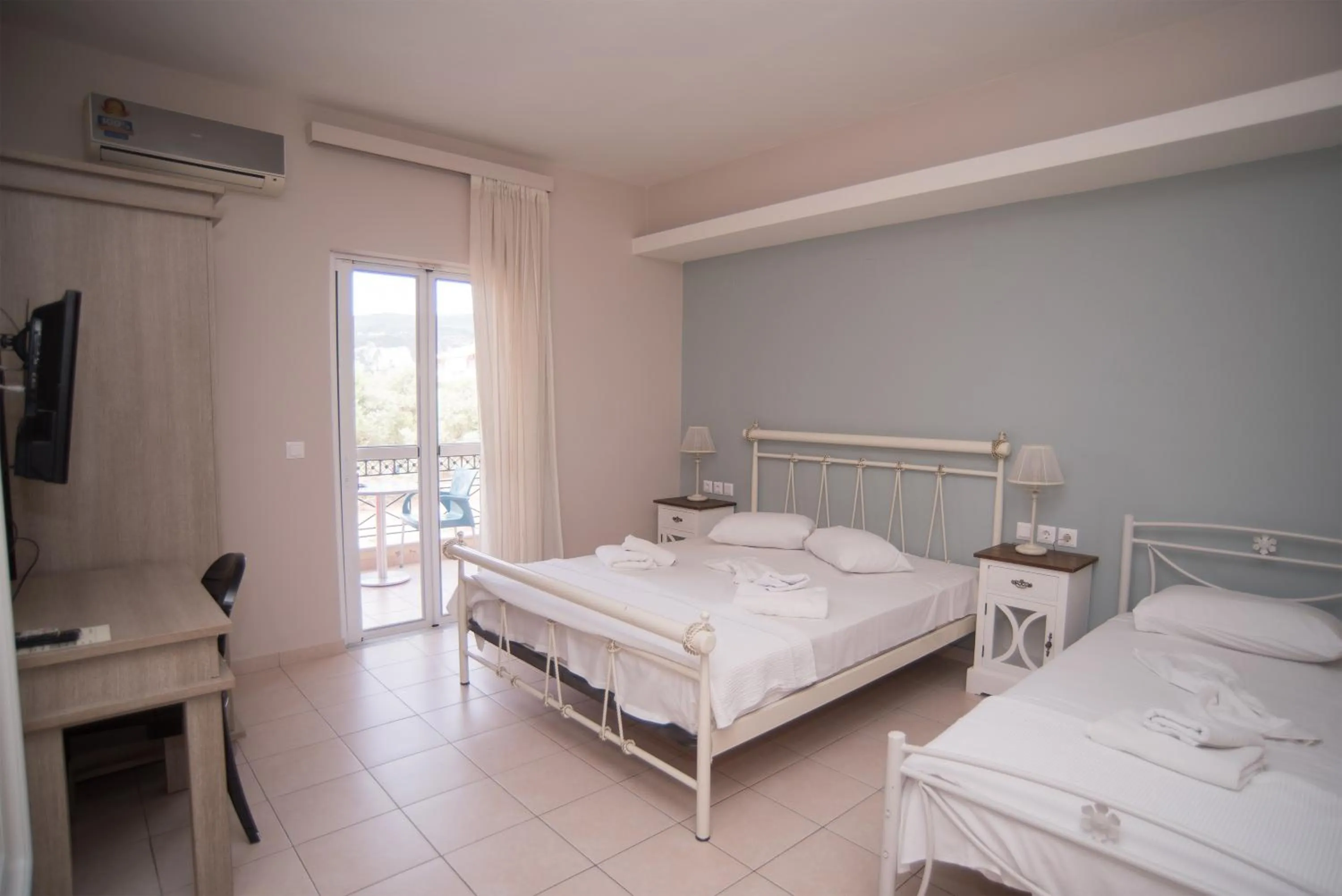 Bedroom, Bed in Studios Artemis