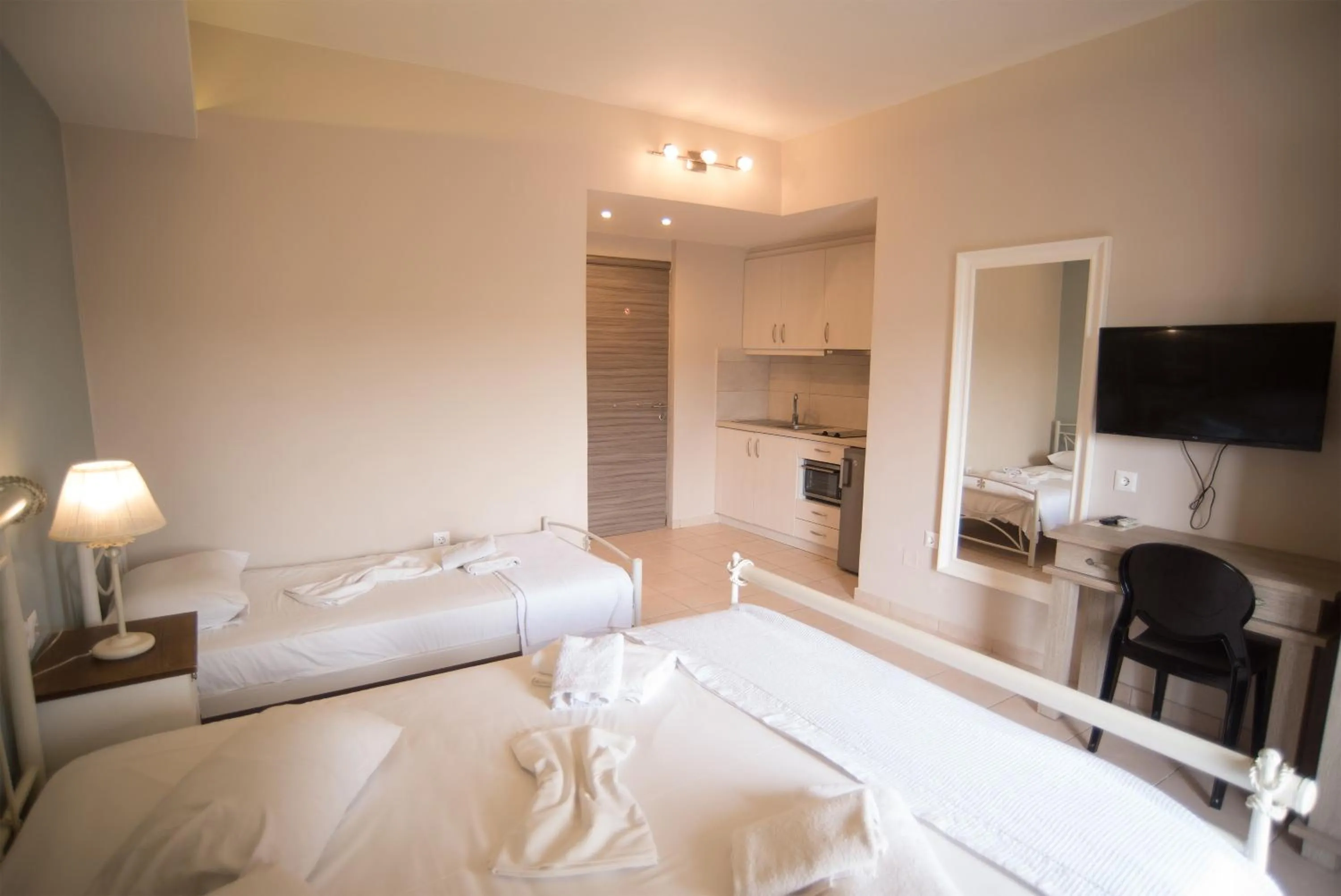 Photo of the whole room, Bed in Studios Artemis