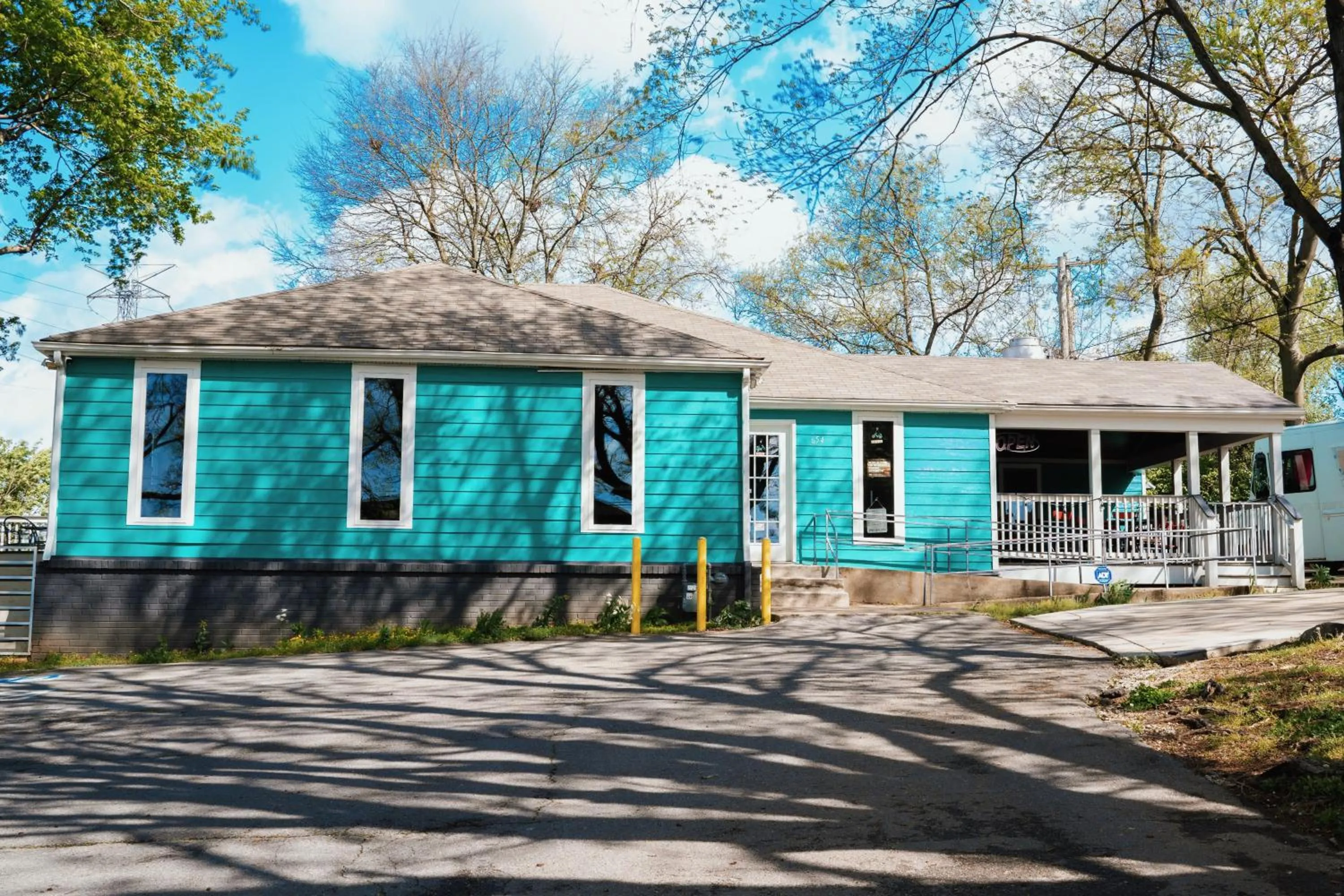 Neighbourhood in The Iris Motel