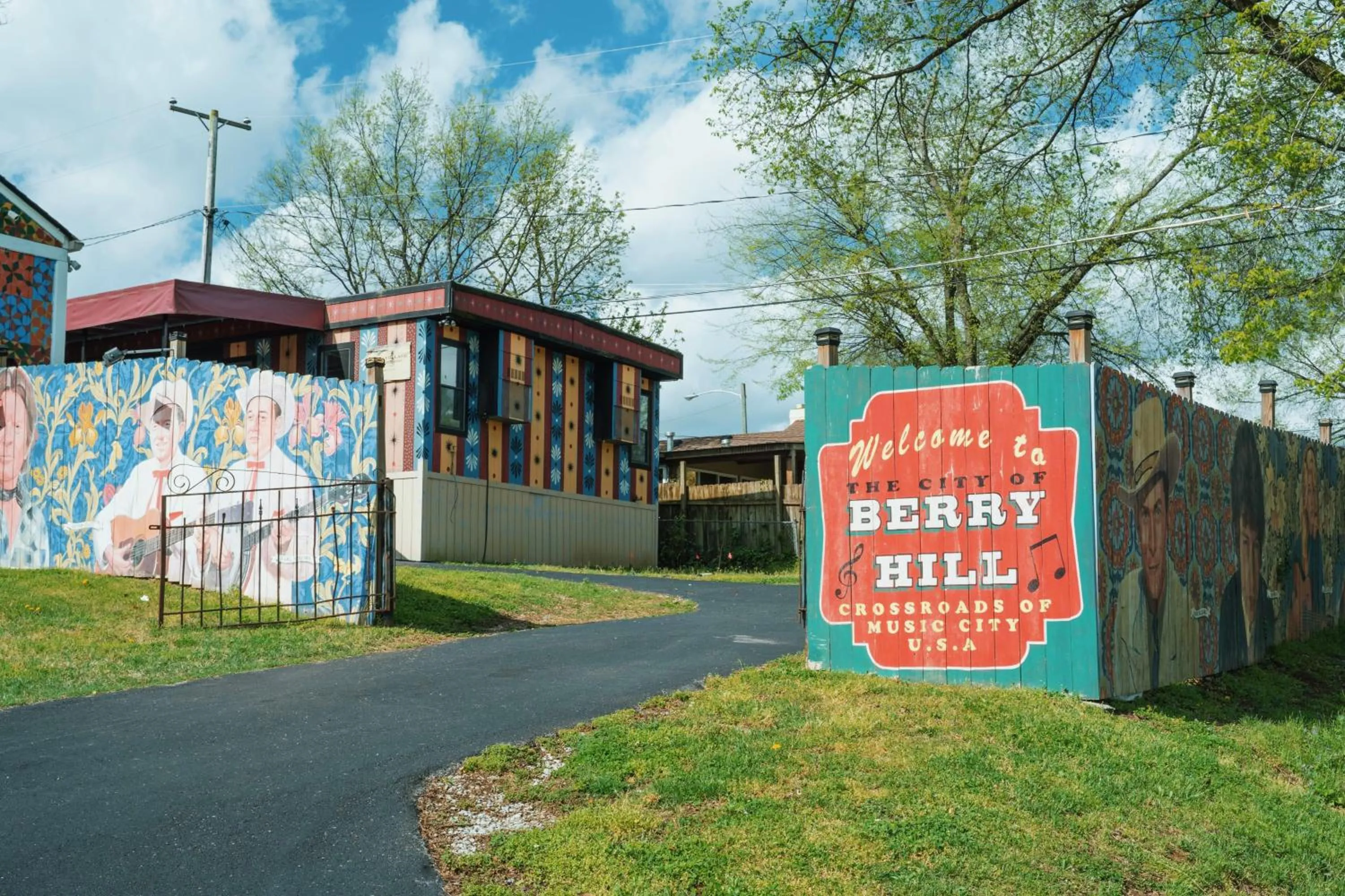 Neighbourhood in The Iris Motel