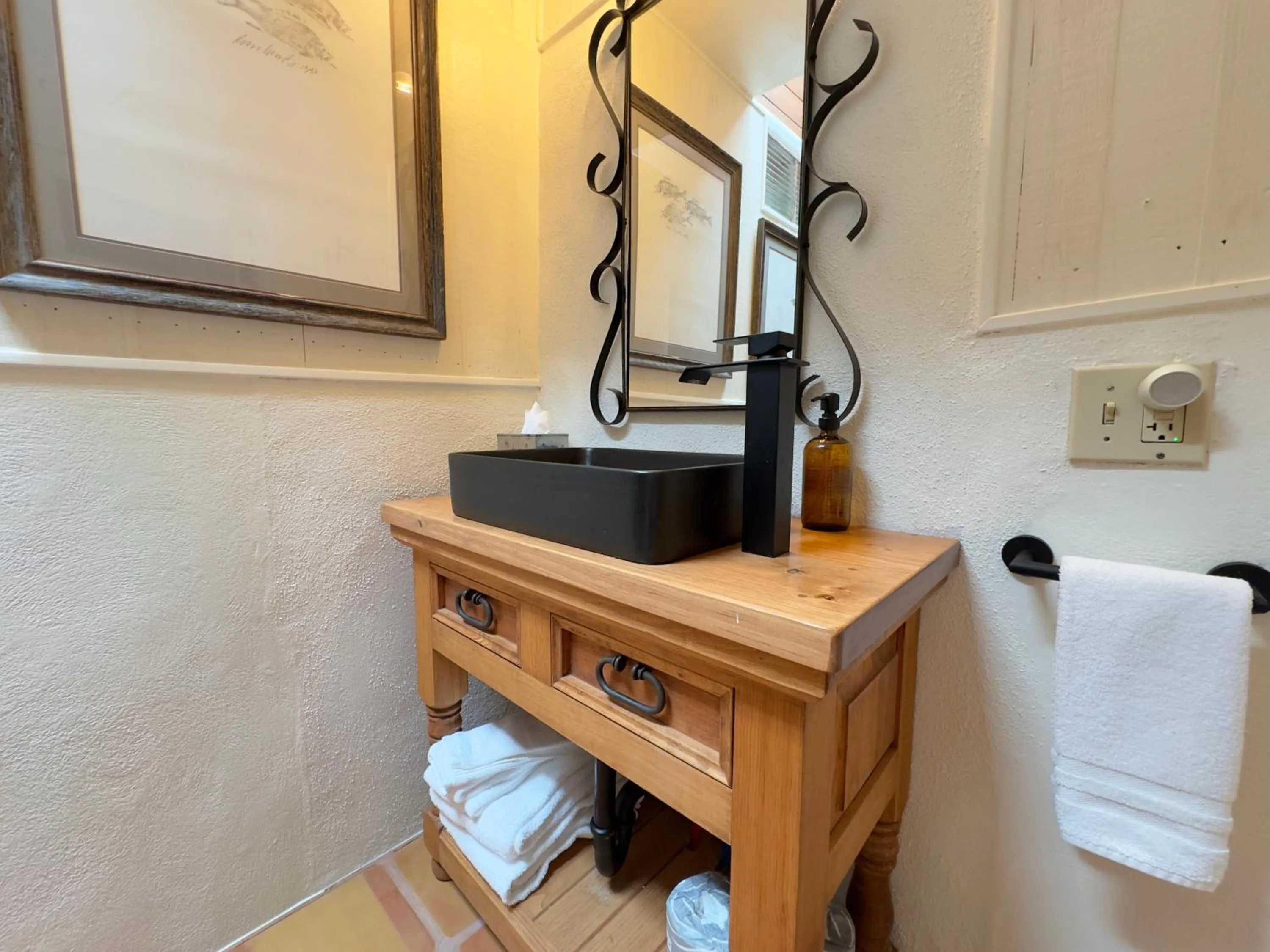 Old Taos Guesthouse B&B