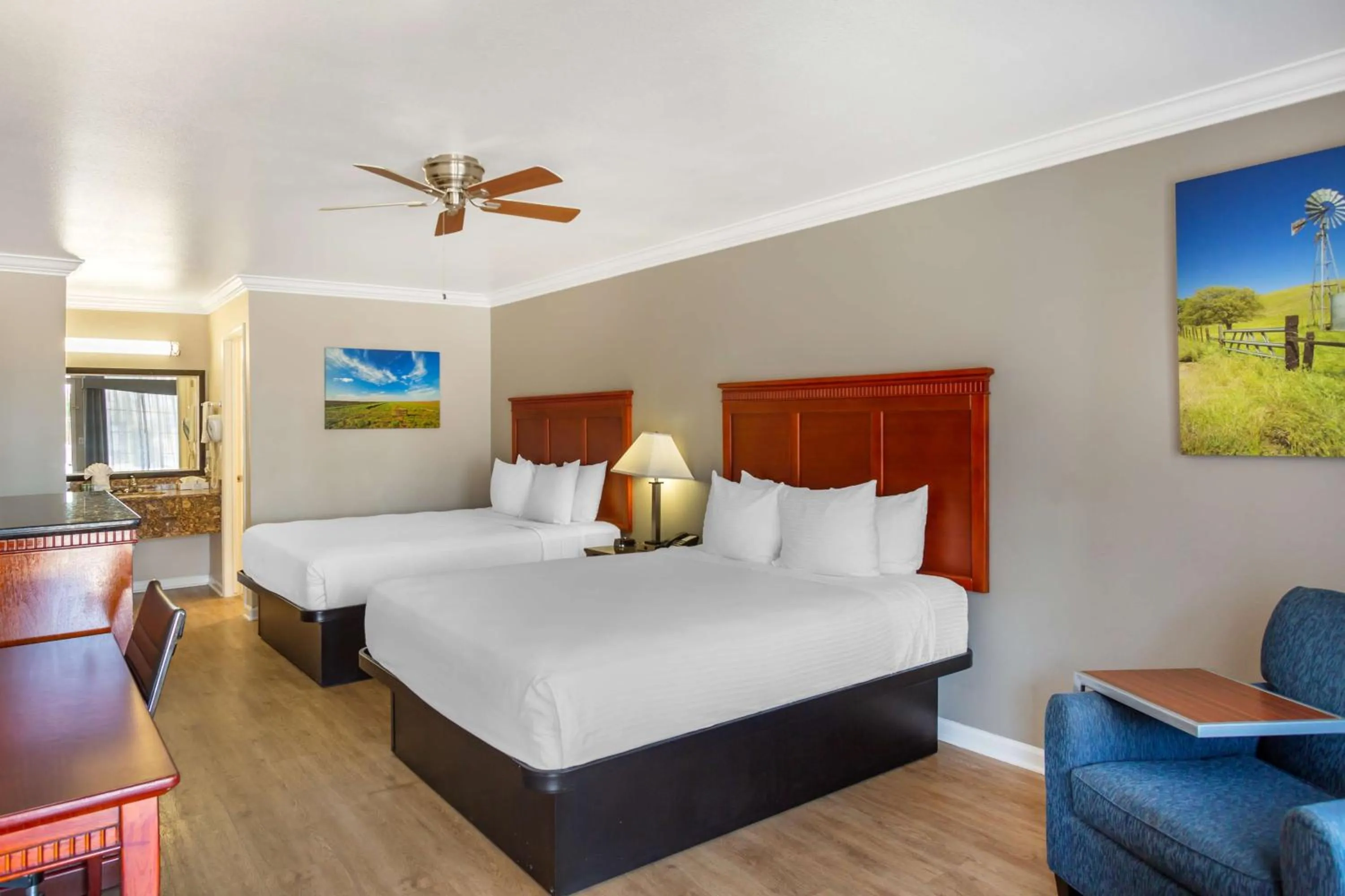 Bedroom, Bed in Best Western Heritage Inn