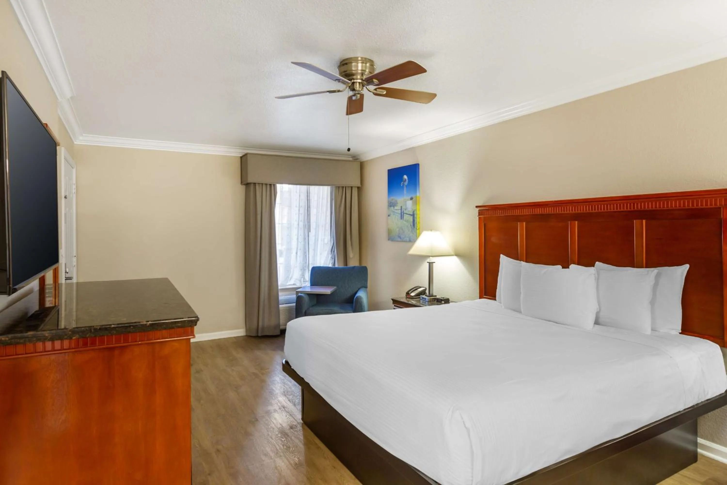 Bedroom, Bed in Best Western Heritage Inn