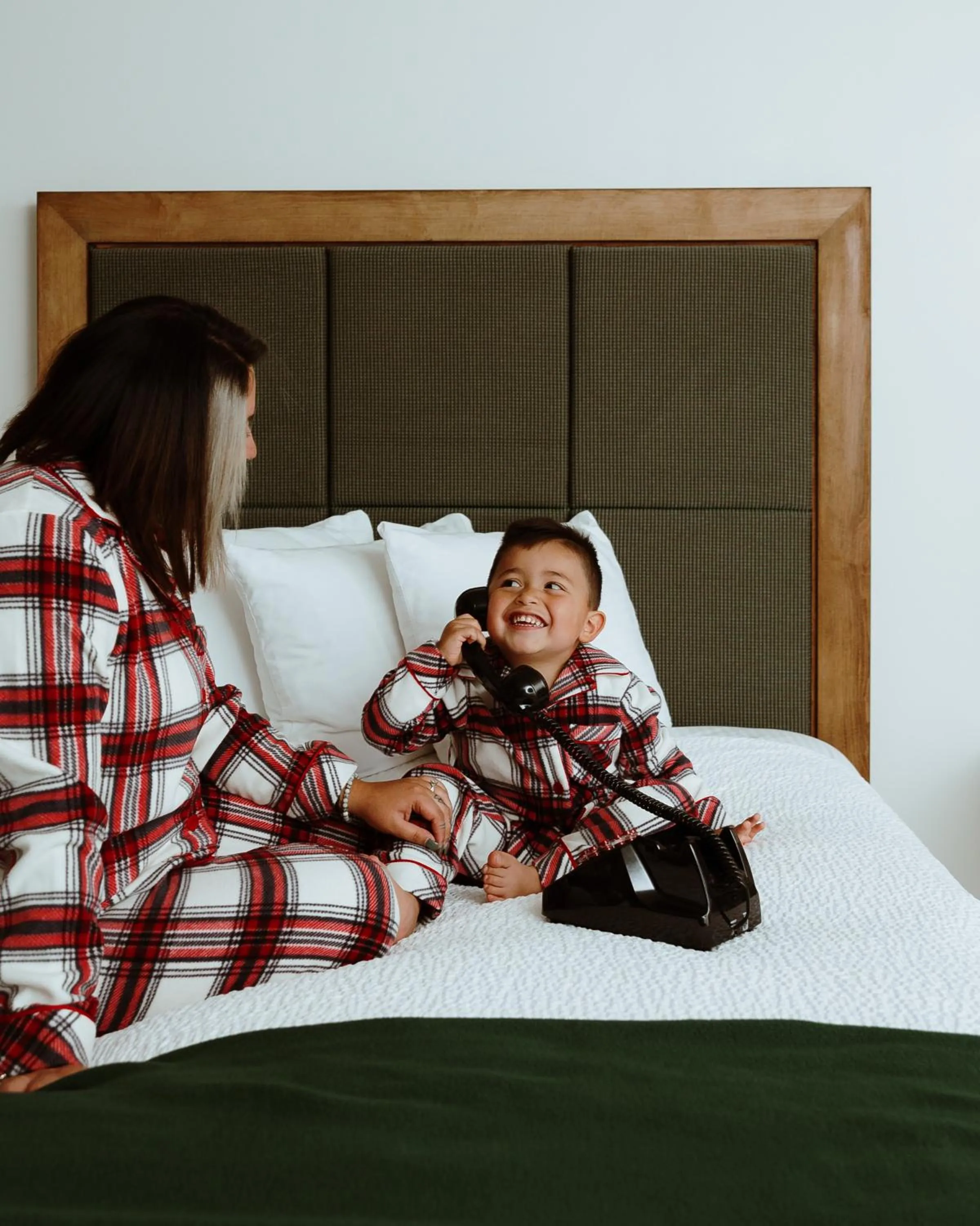Bedroom, Bed in Taos Valley Lodge