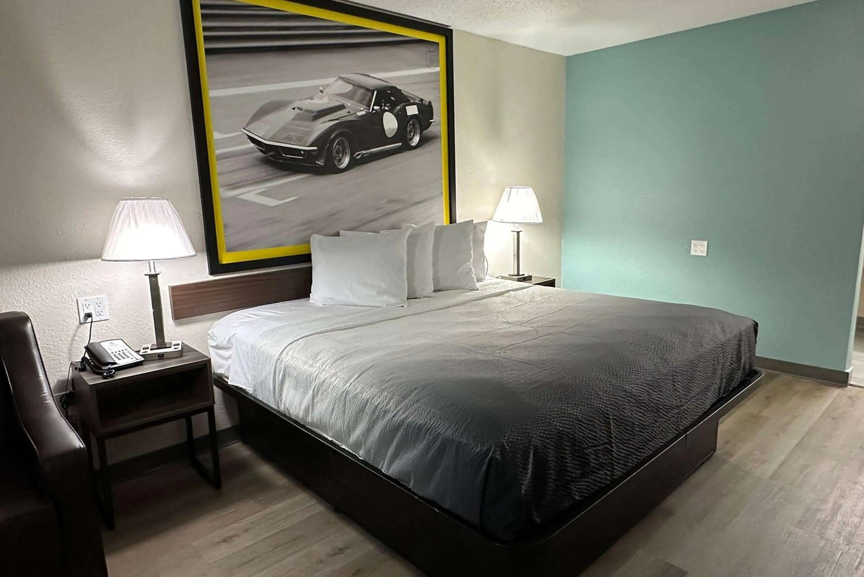 Photo of the whole room in Super 8 by Wyndham Kannapolis