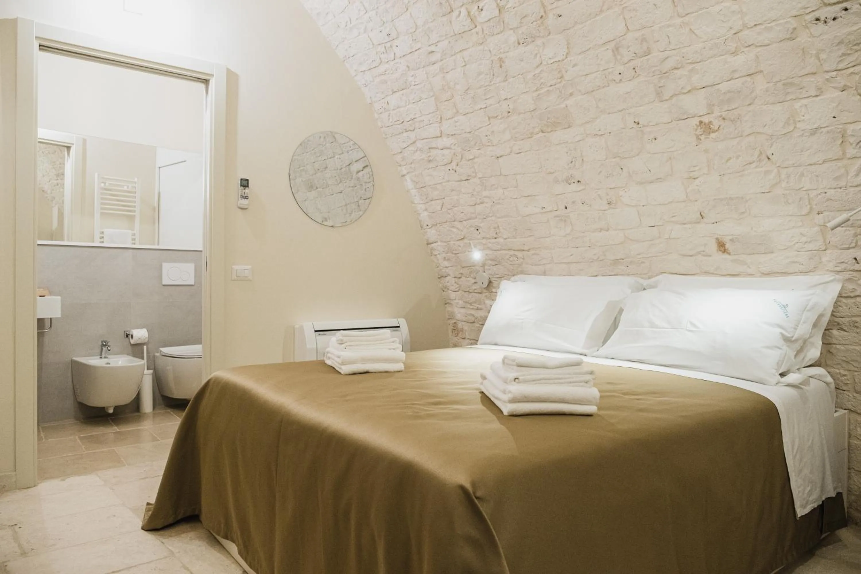 Bed in Petrantiche - Albergo Diffuso