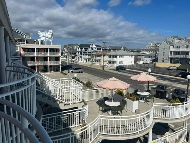 Coliseum Ocean Resort