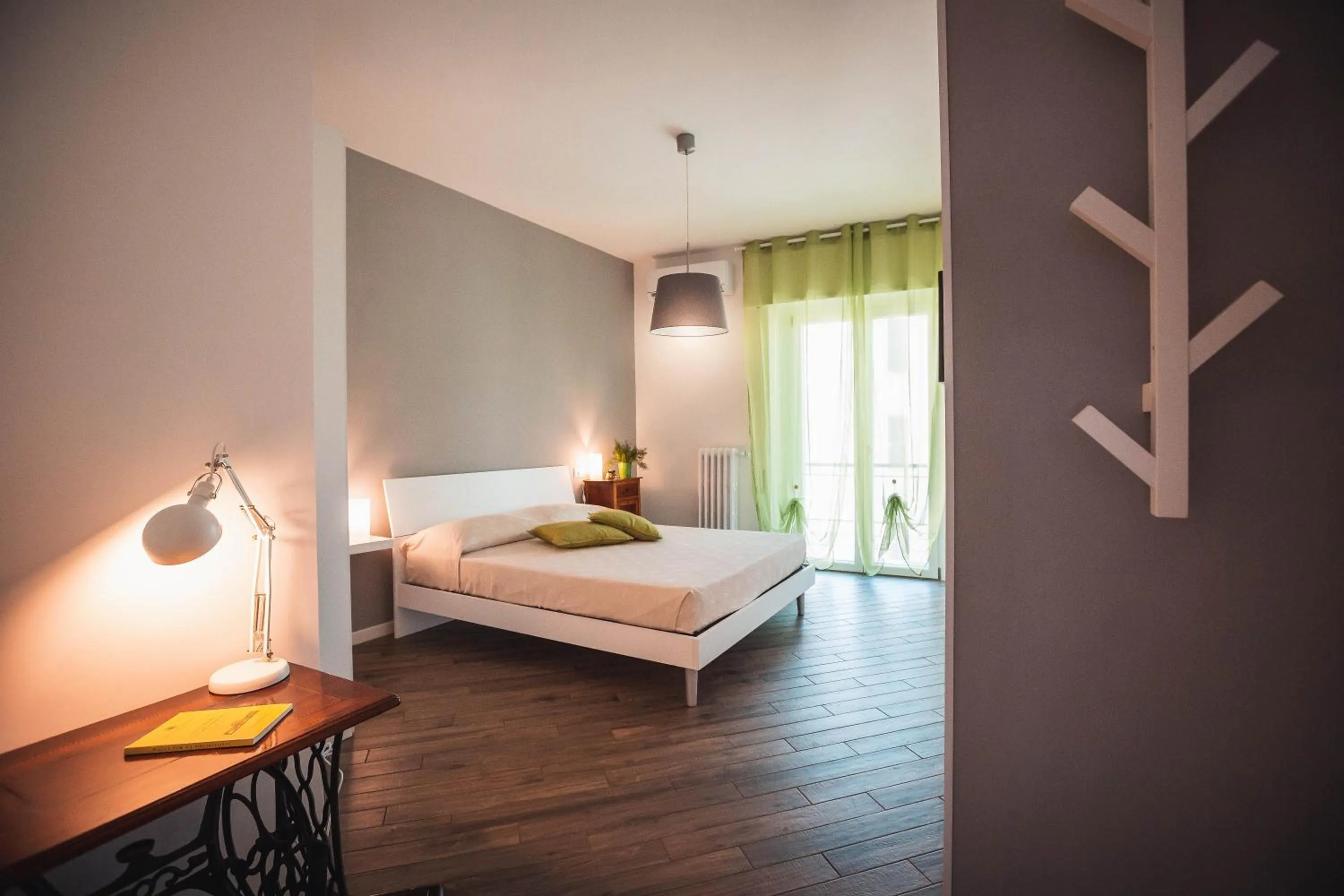 Other, Bed in Be Your Home - Guest House Colors