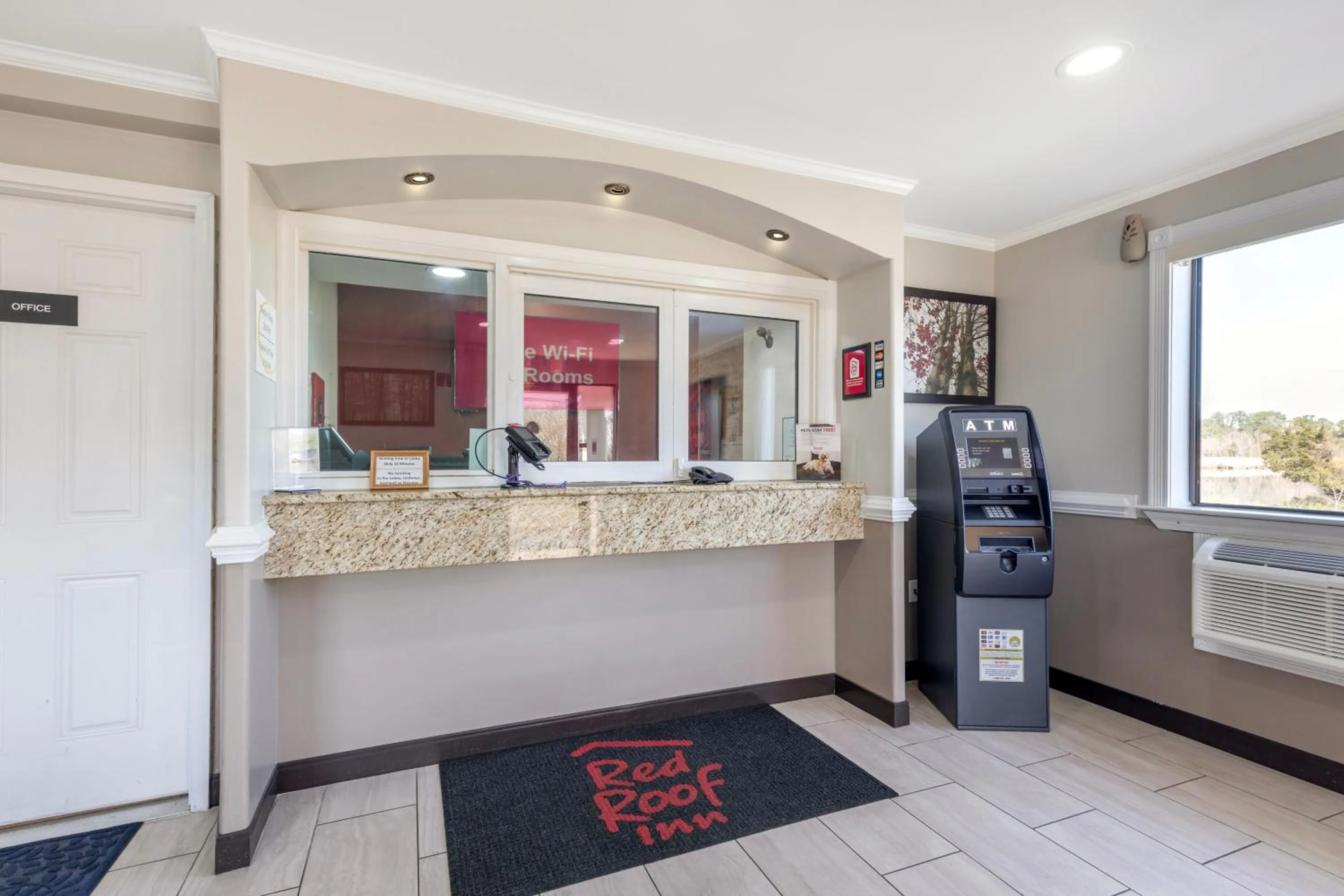 Lobby or reception in Red Roof Inn Suffolk