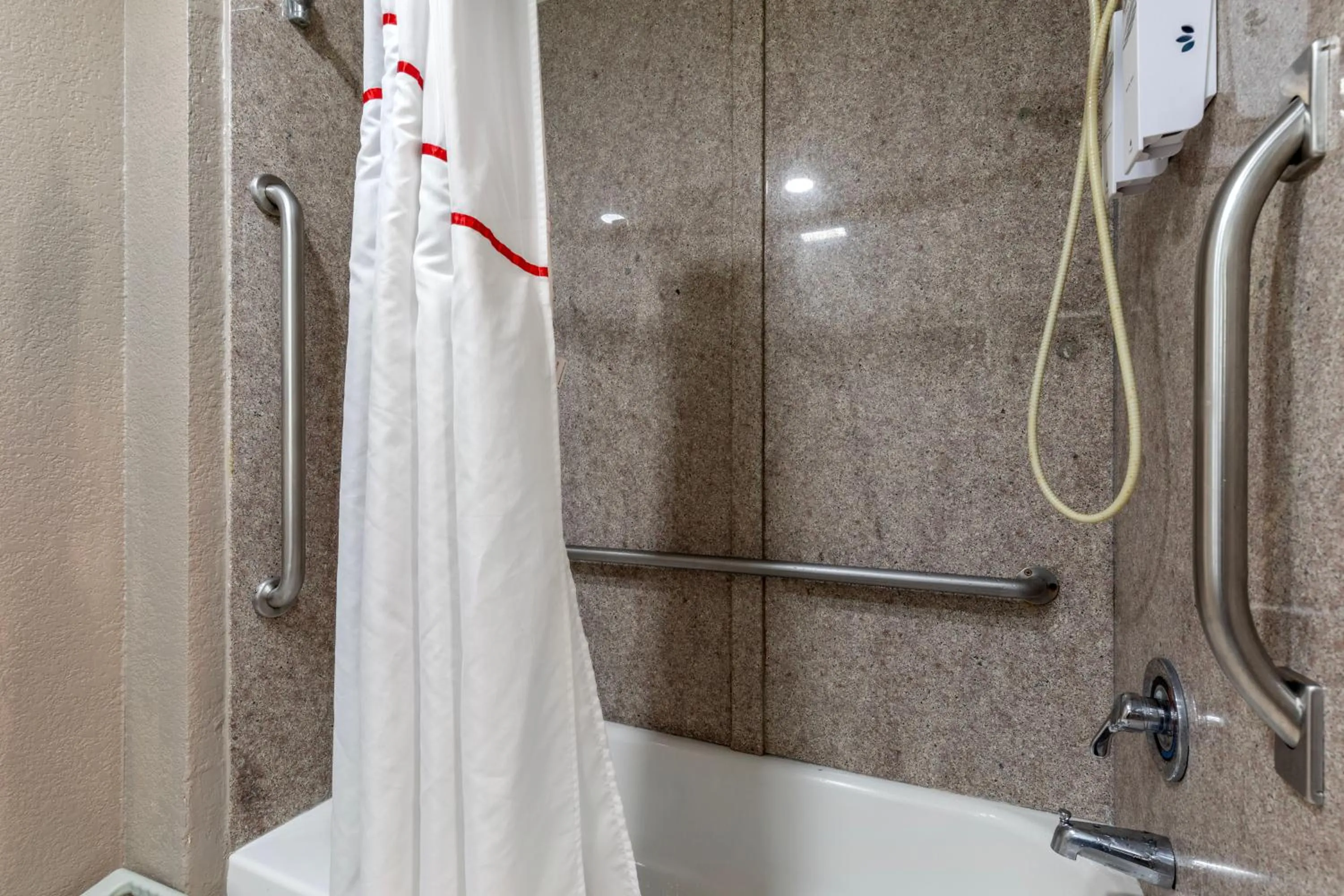 Bathroom in Red Roof Inn Suffolk